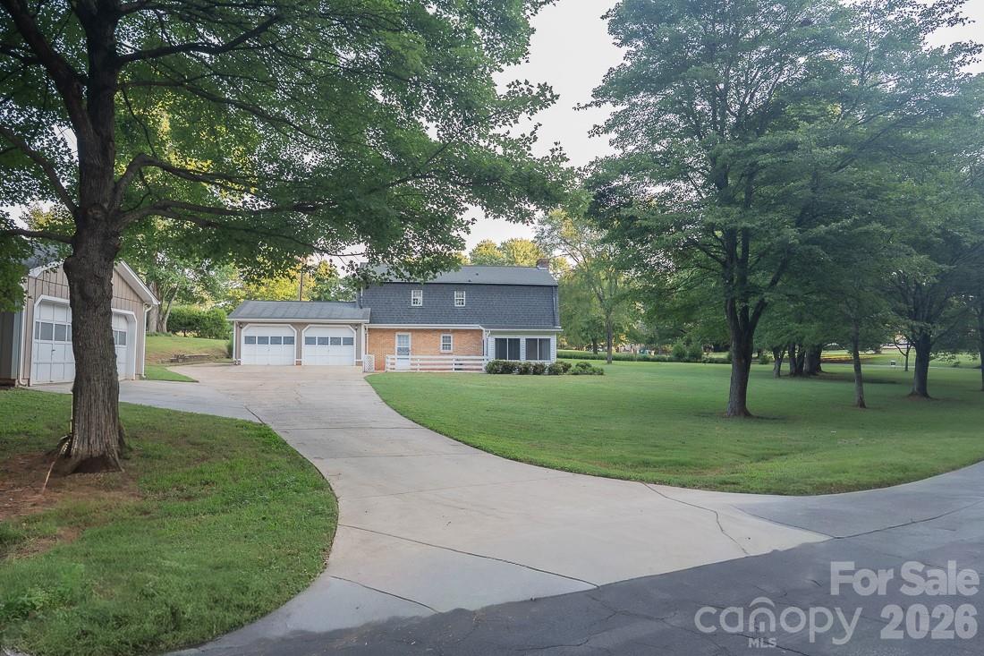 3401 Tracelake Drive — Matthews