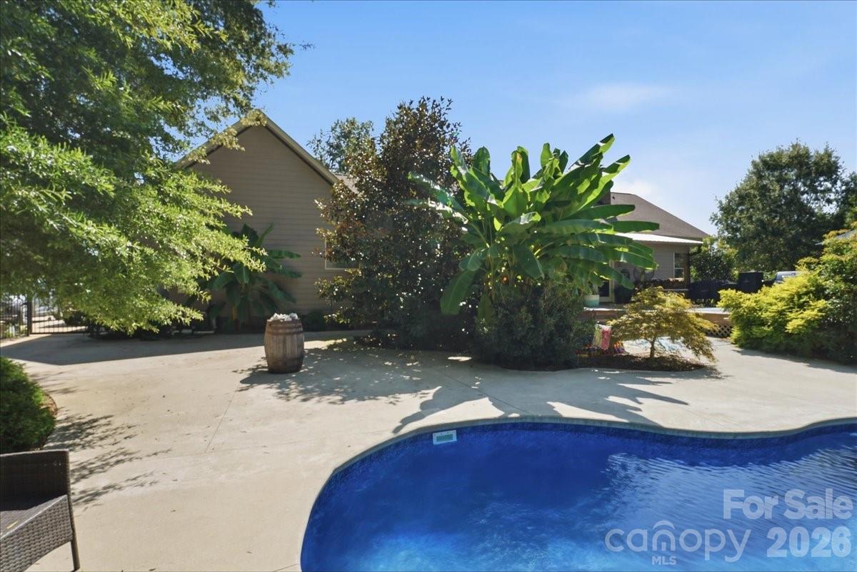 683 Mason Dickson Road — York