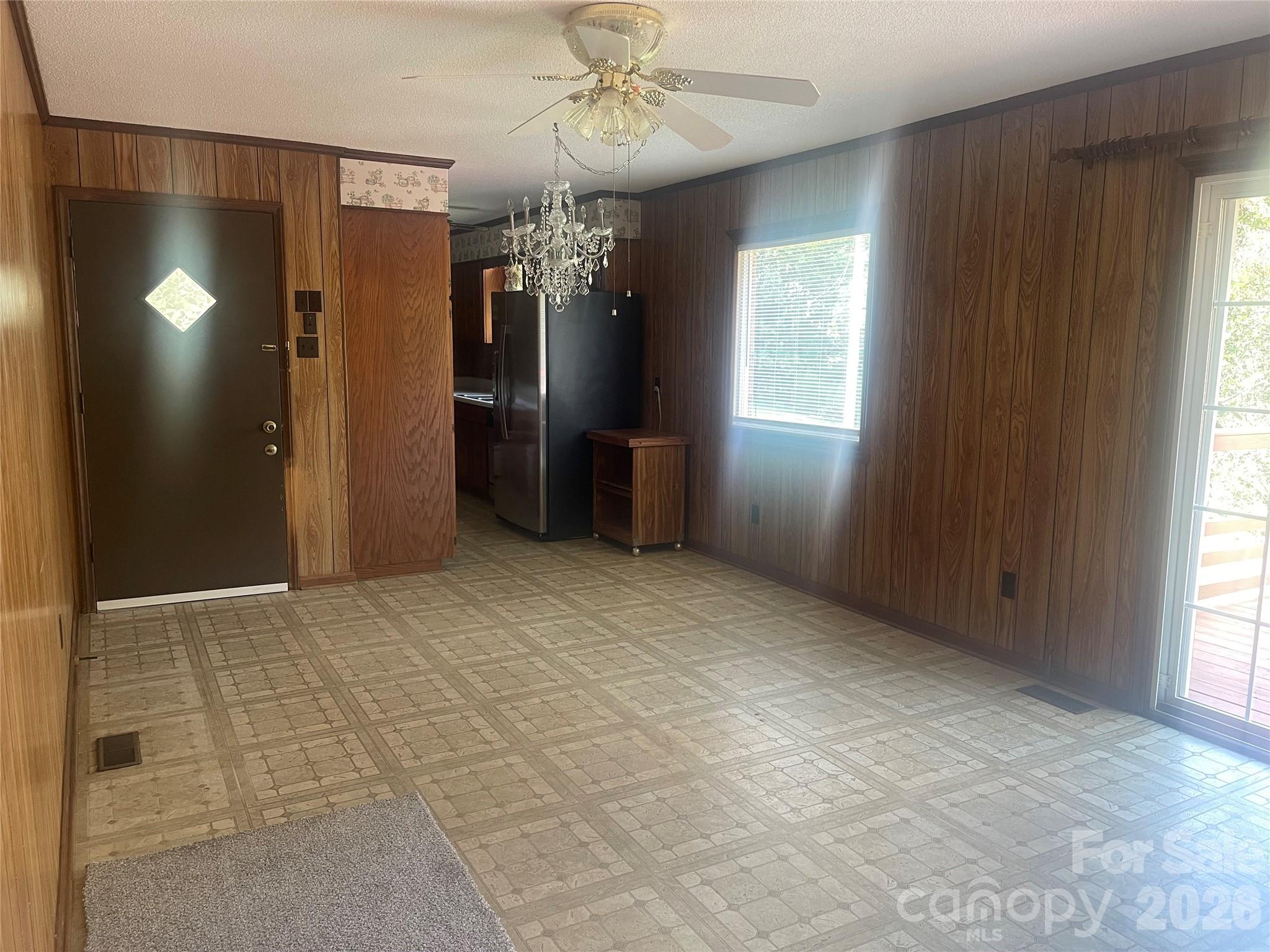 187 River Hills Drive — Forest City