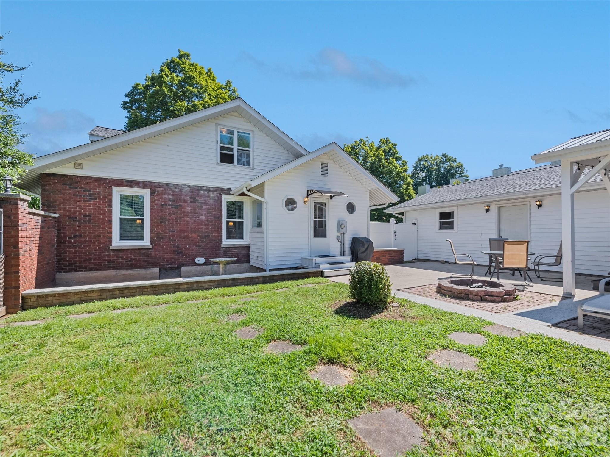50 Epsom Street — Waynesville