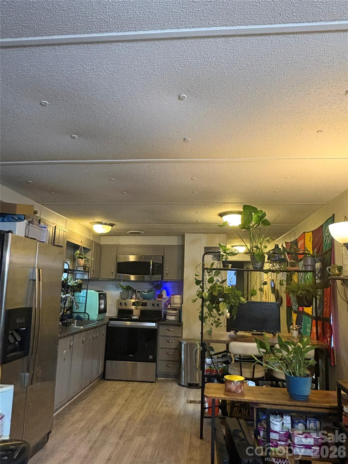 875 Hilldale Drive — Lancaster
