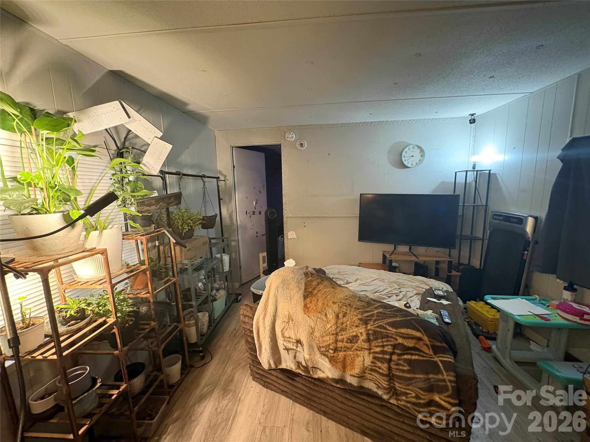 875 Hilldale Drive — Lancaster