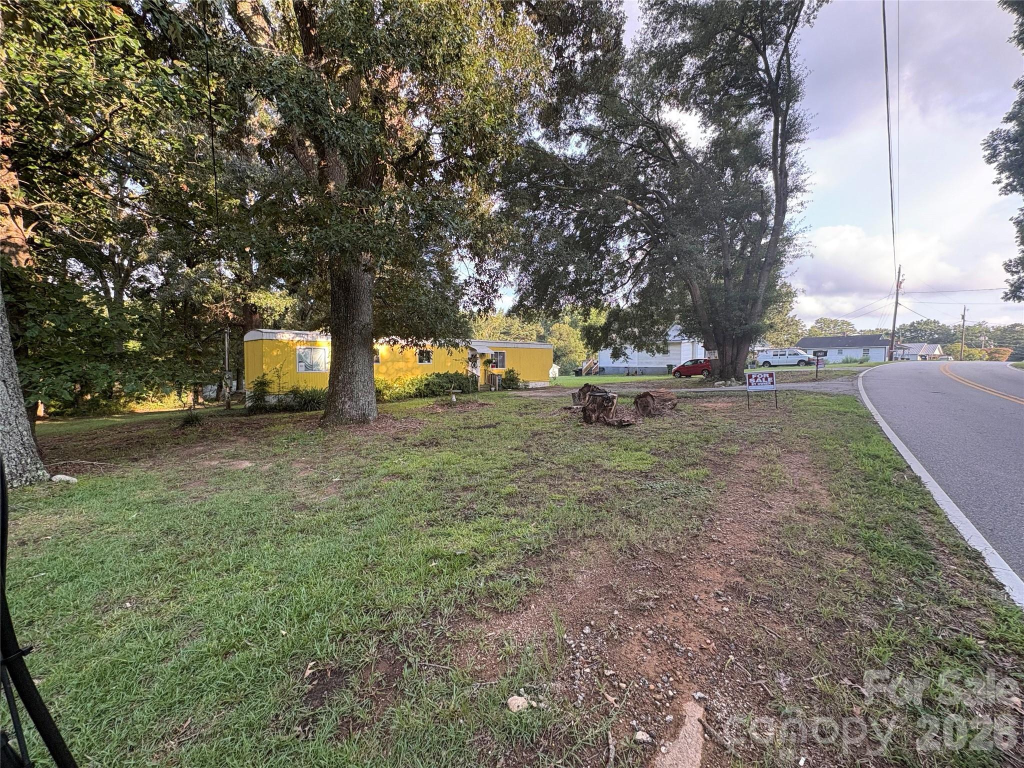 875 Hilldale Drive — Lancaster
