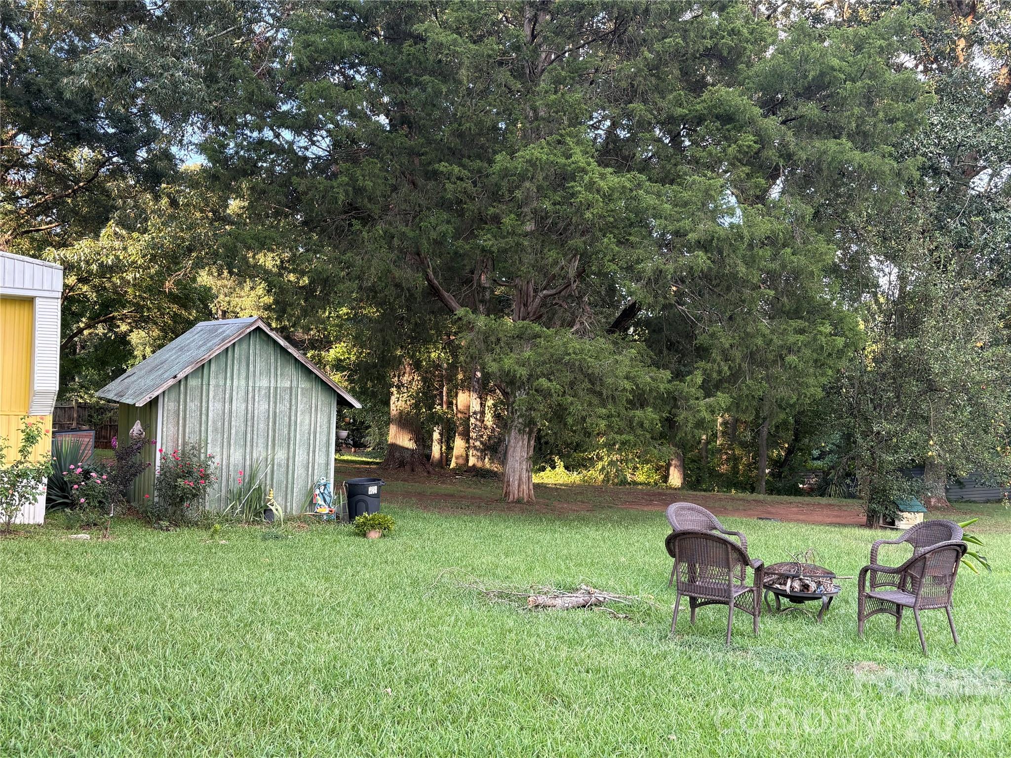 875 Hilldale Drive — Lancaster