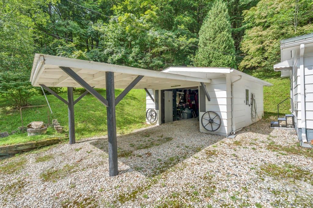 2850 Henson Creek Road — Newland