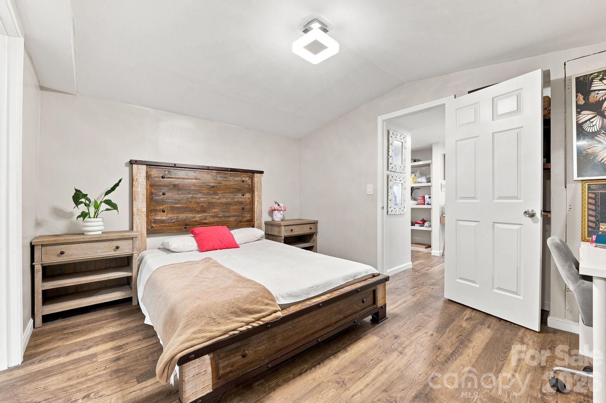 1433 Oakbrook Lane — Denver