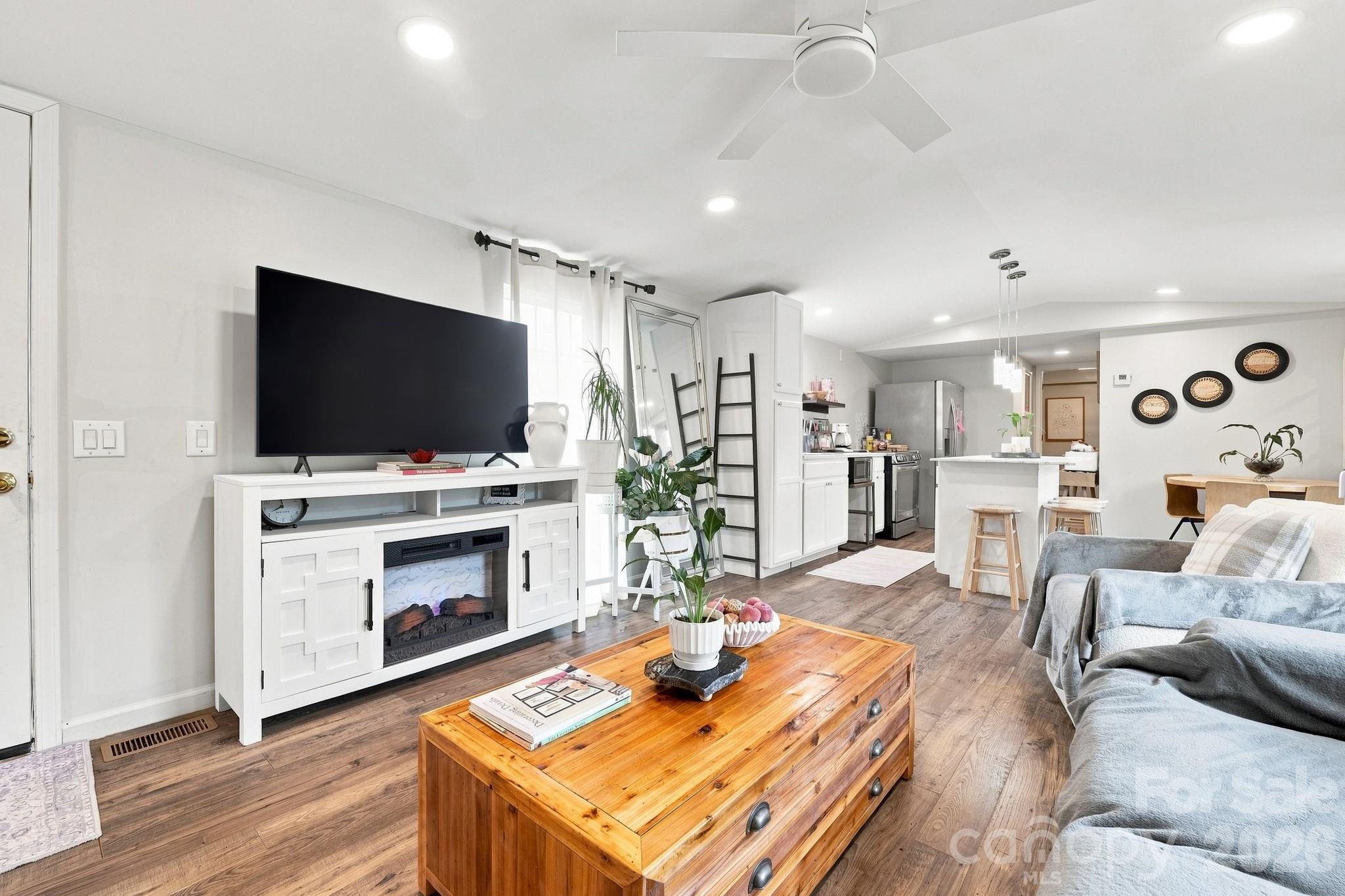 1433 Oakbrook Lane — Denver