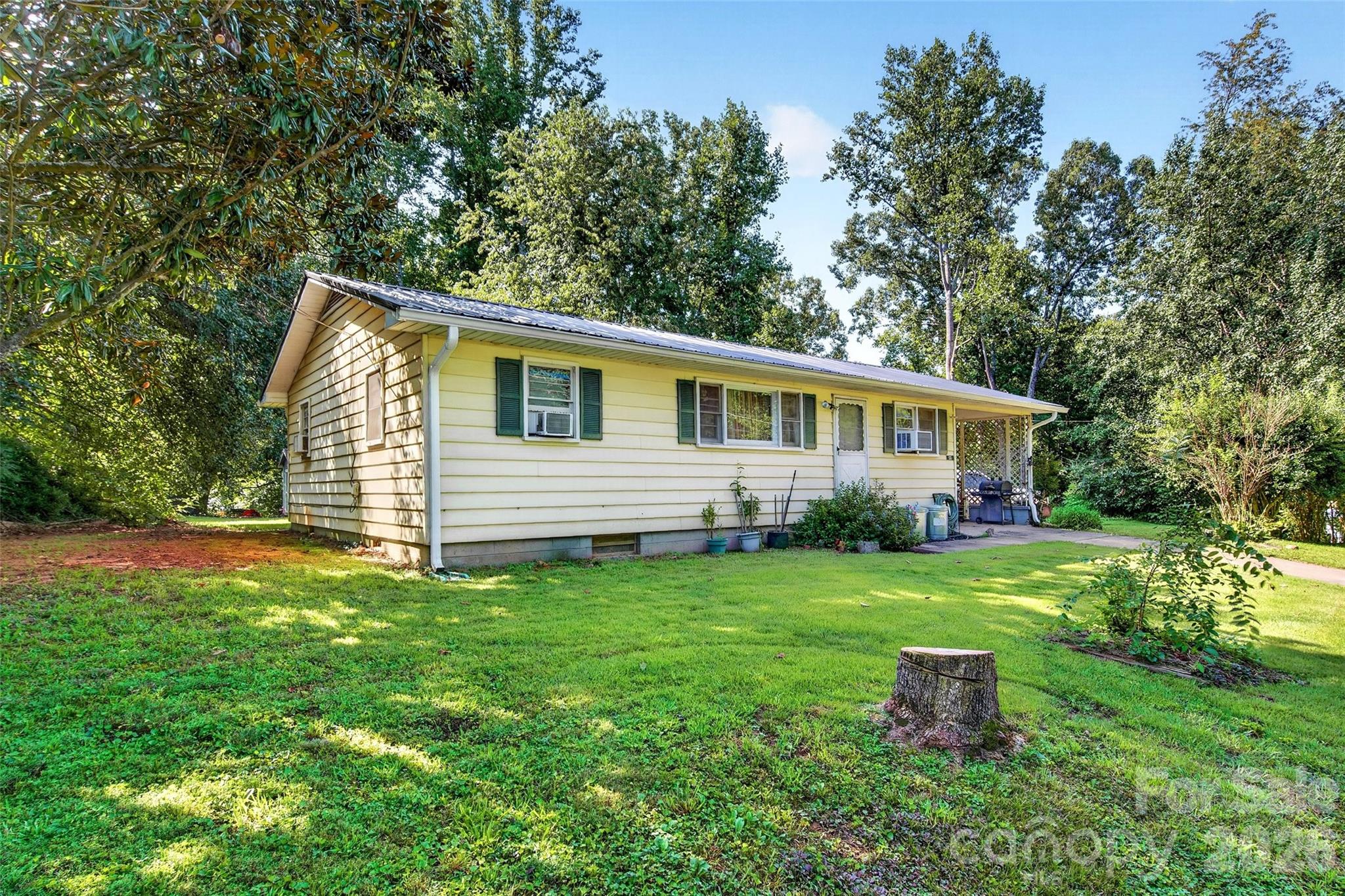 55 Edwards Drive — Nebo
