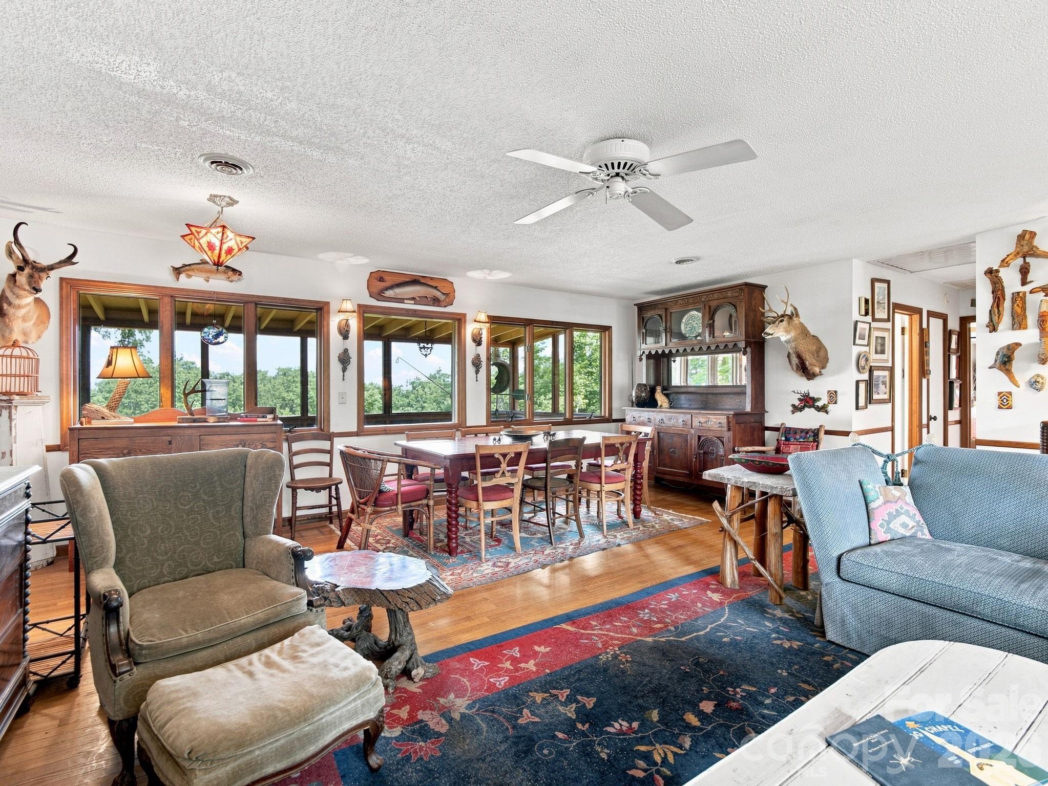 327 Summit Road — Tryon