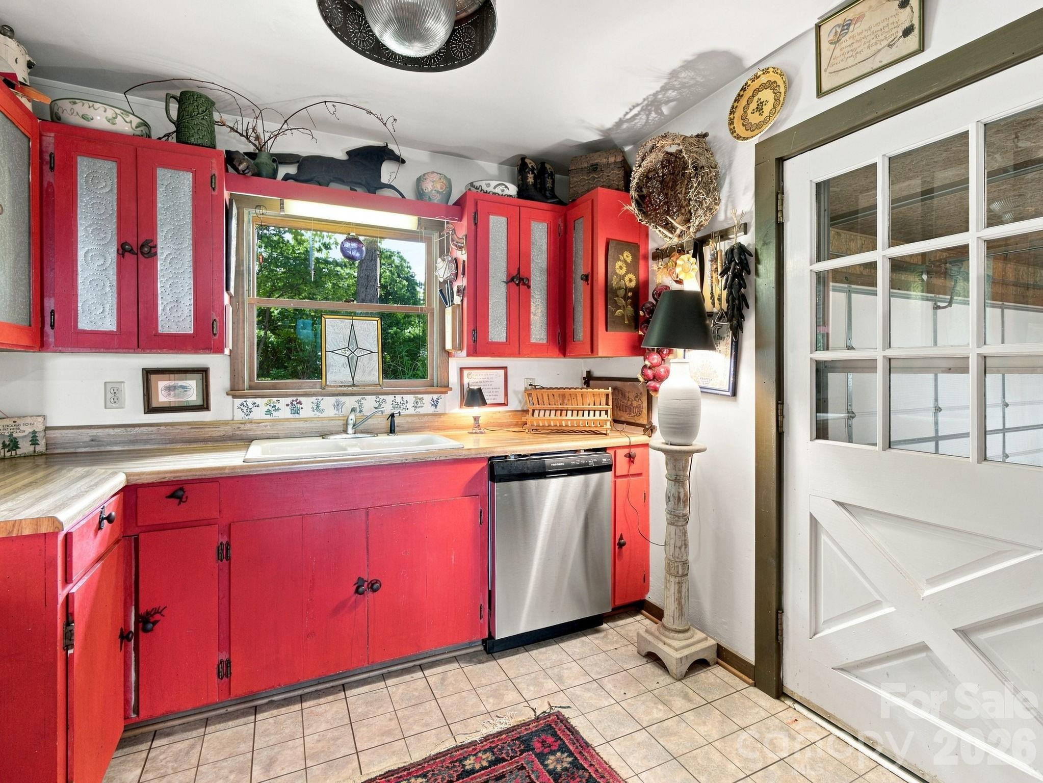 327 Summit Road — Tryon