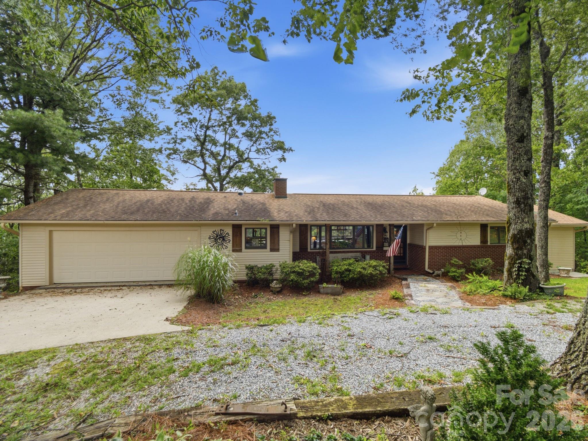 327 Summit Road — Tryon