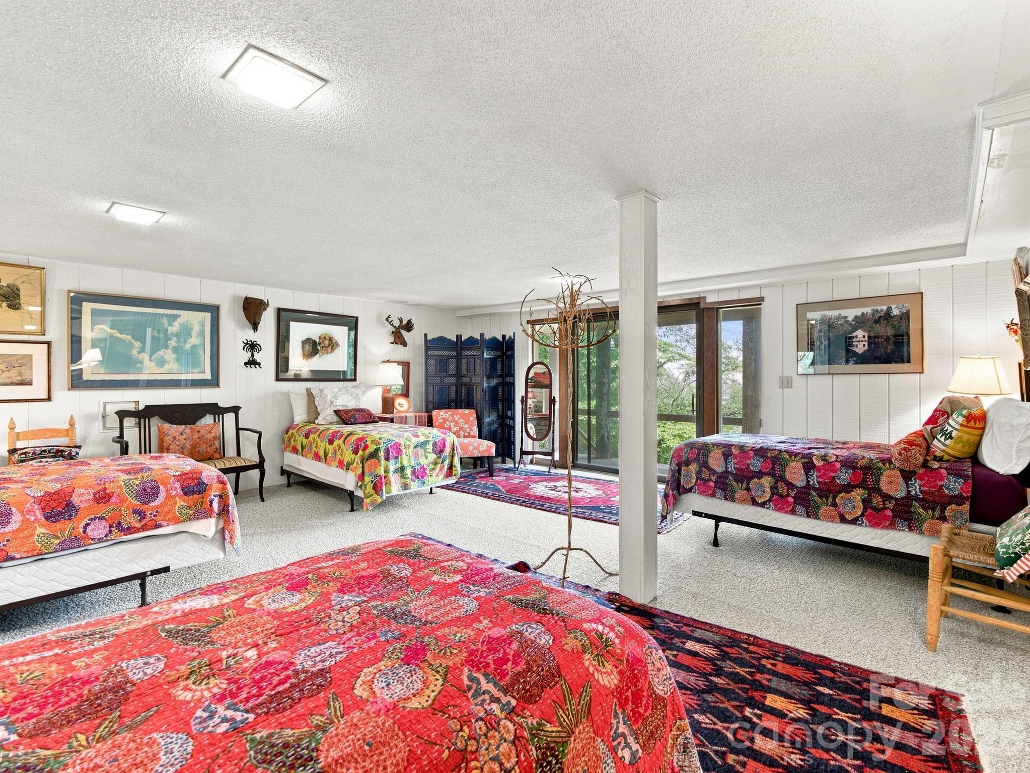 327 Summit Road — Tryon