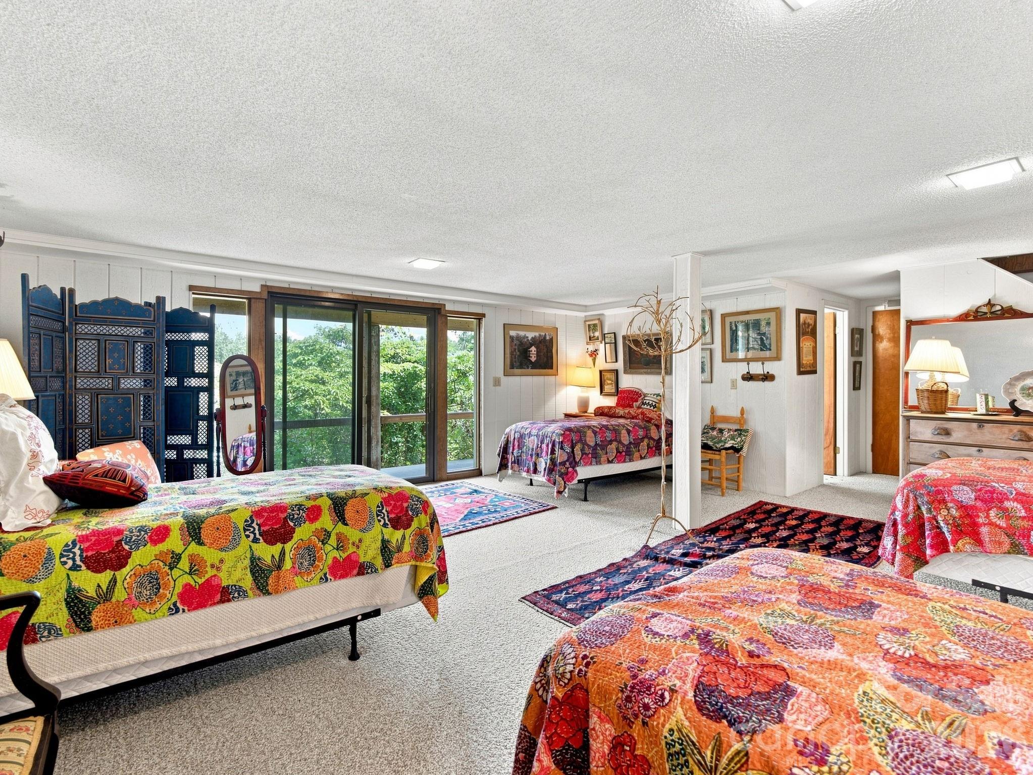 327 Summit Road — Tryon