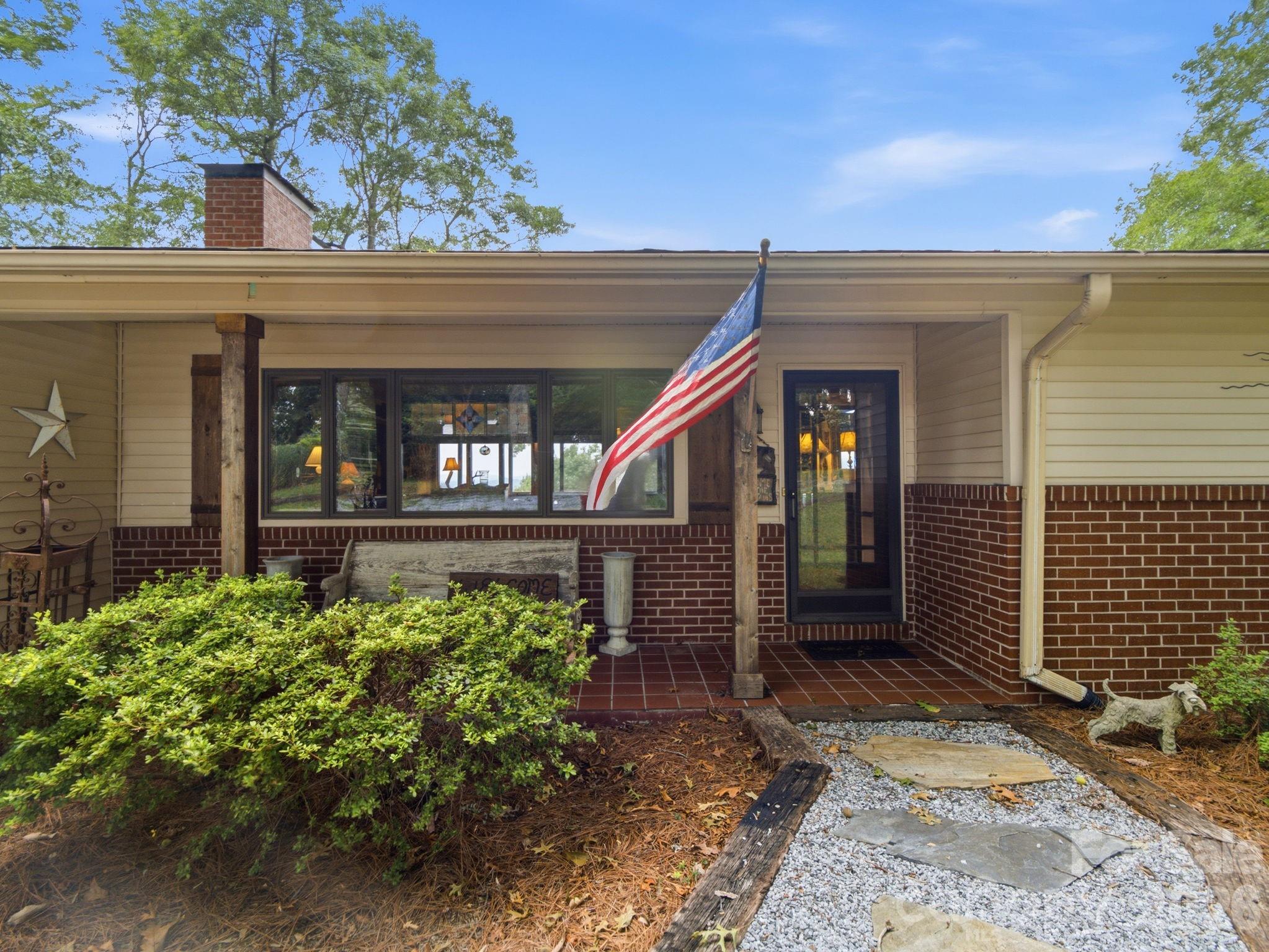 327 Summit Road — Tryon