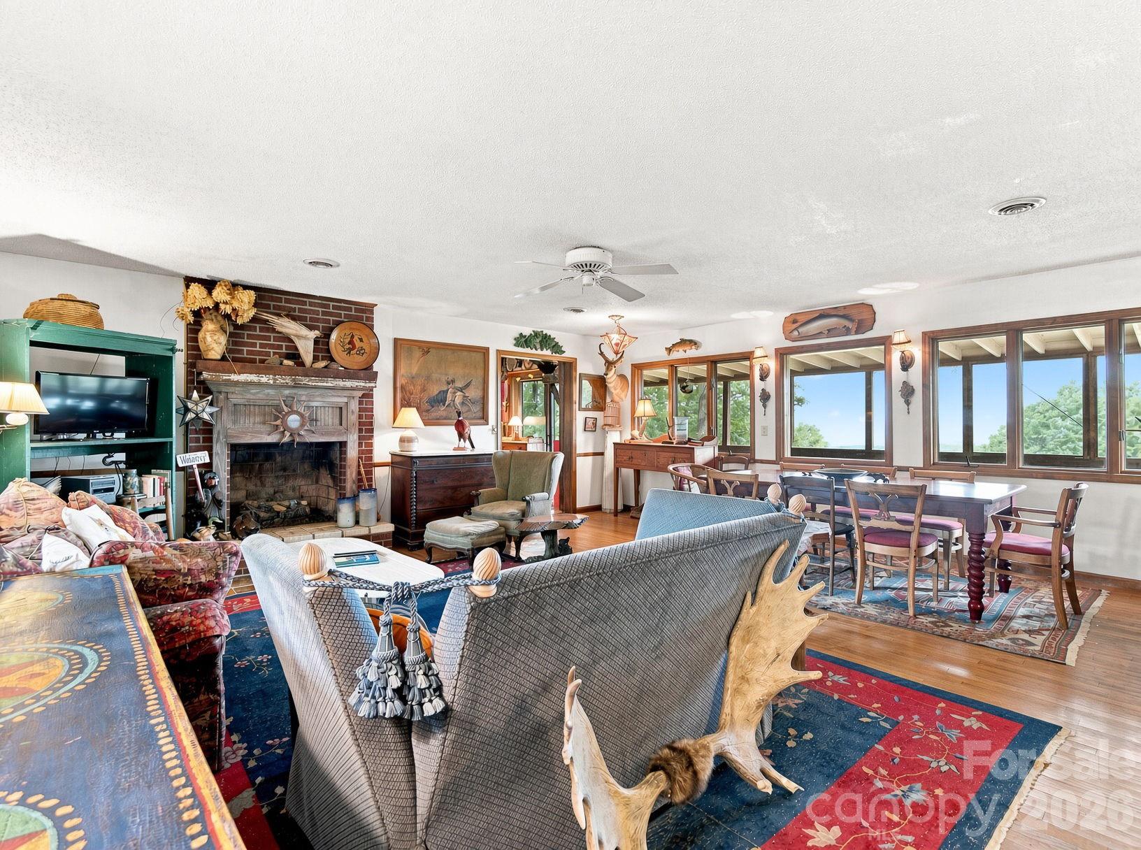 327 Summit Road — Tryon