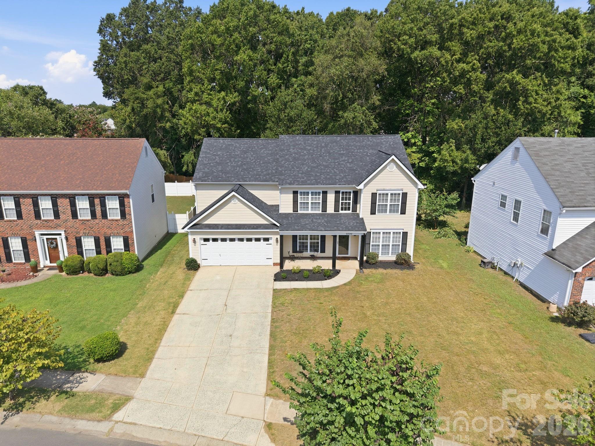 9709 Nannyberry Lane — Charlotte