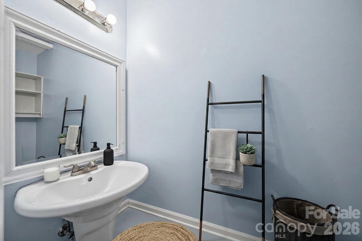 3029 Rosehill Drive — Charlotte