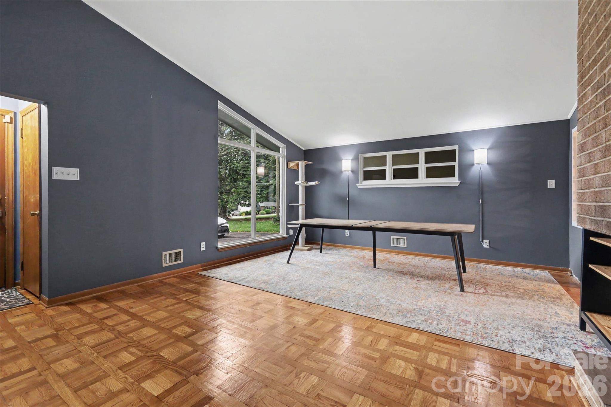 126 21st Avenue NW — Hickory