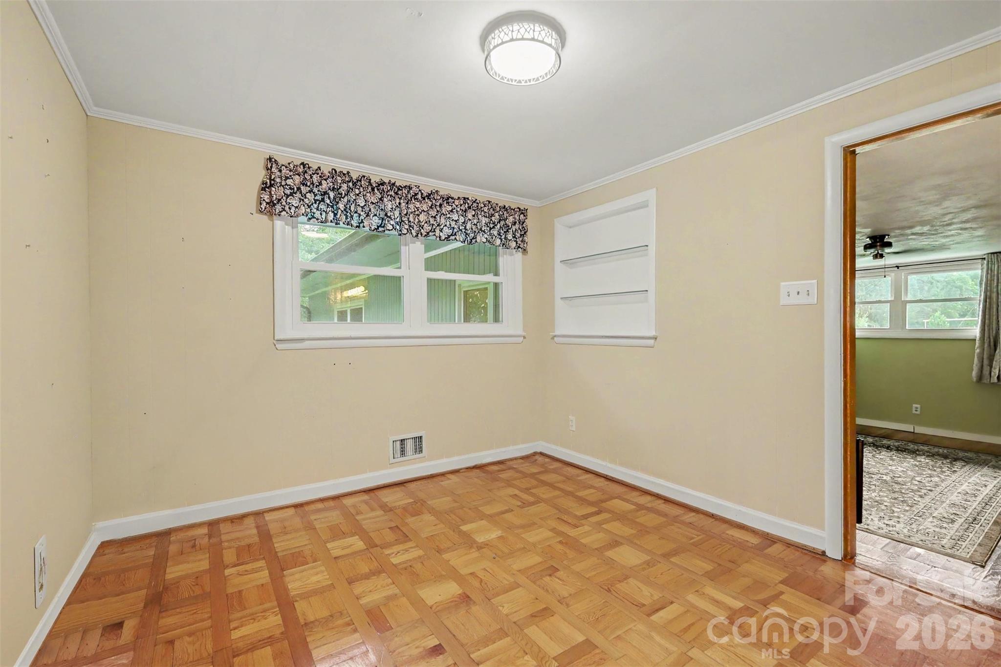 126 21st Avenue NW — Hickory