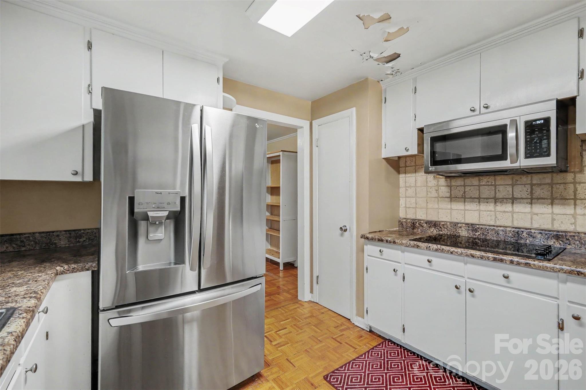 126 21st Avenue NW — Hickory