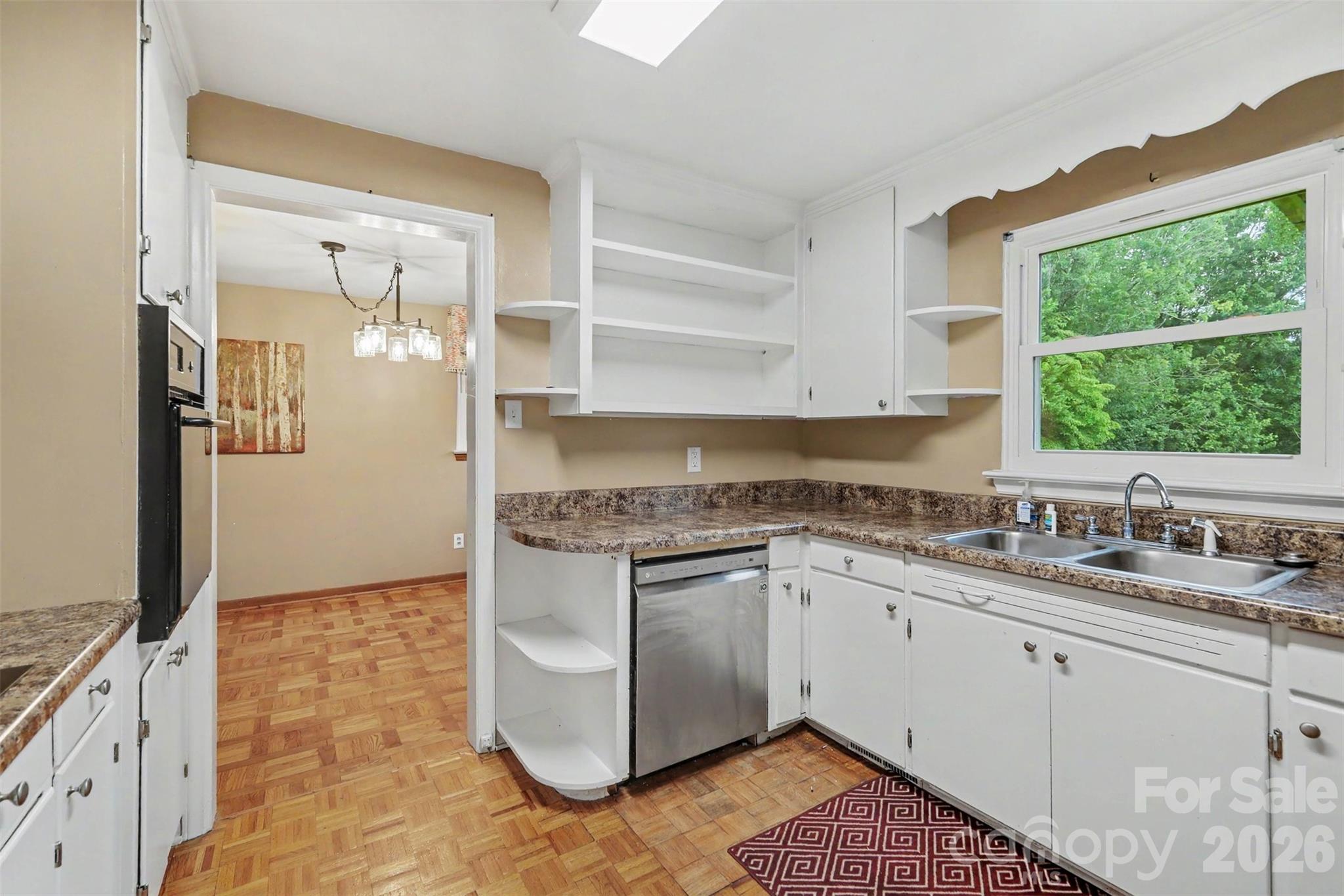 126 21st Avenue NW — Hickory