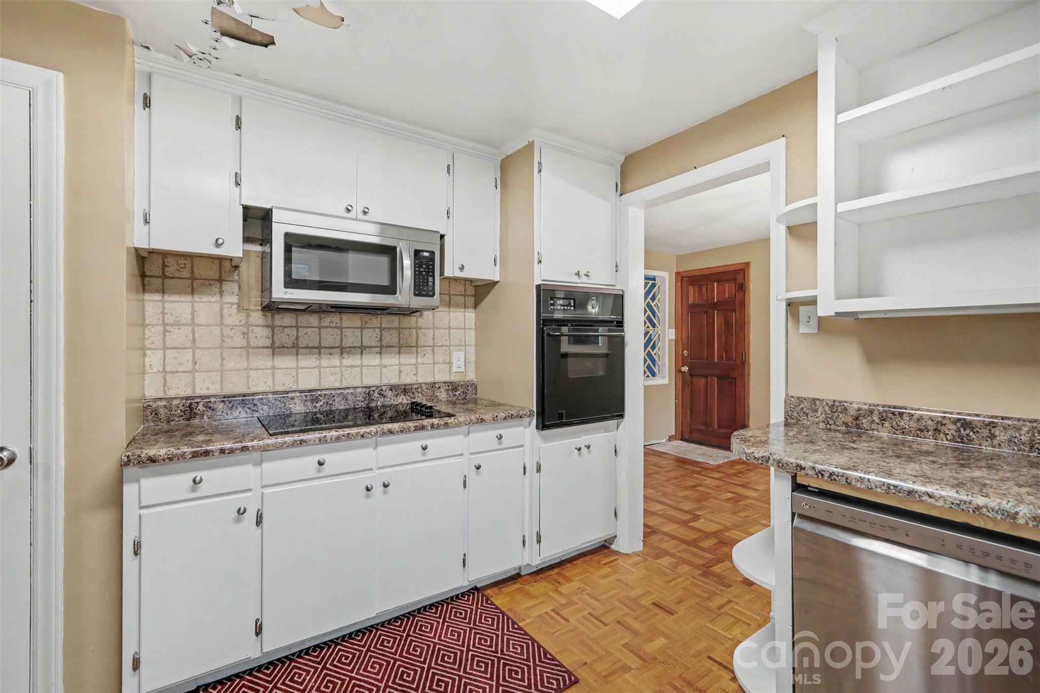 126 21st Avenue NW — Hickory