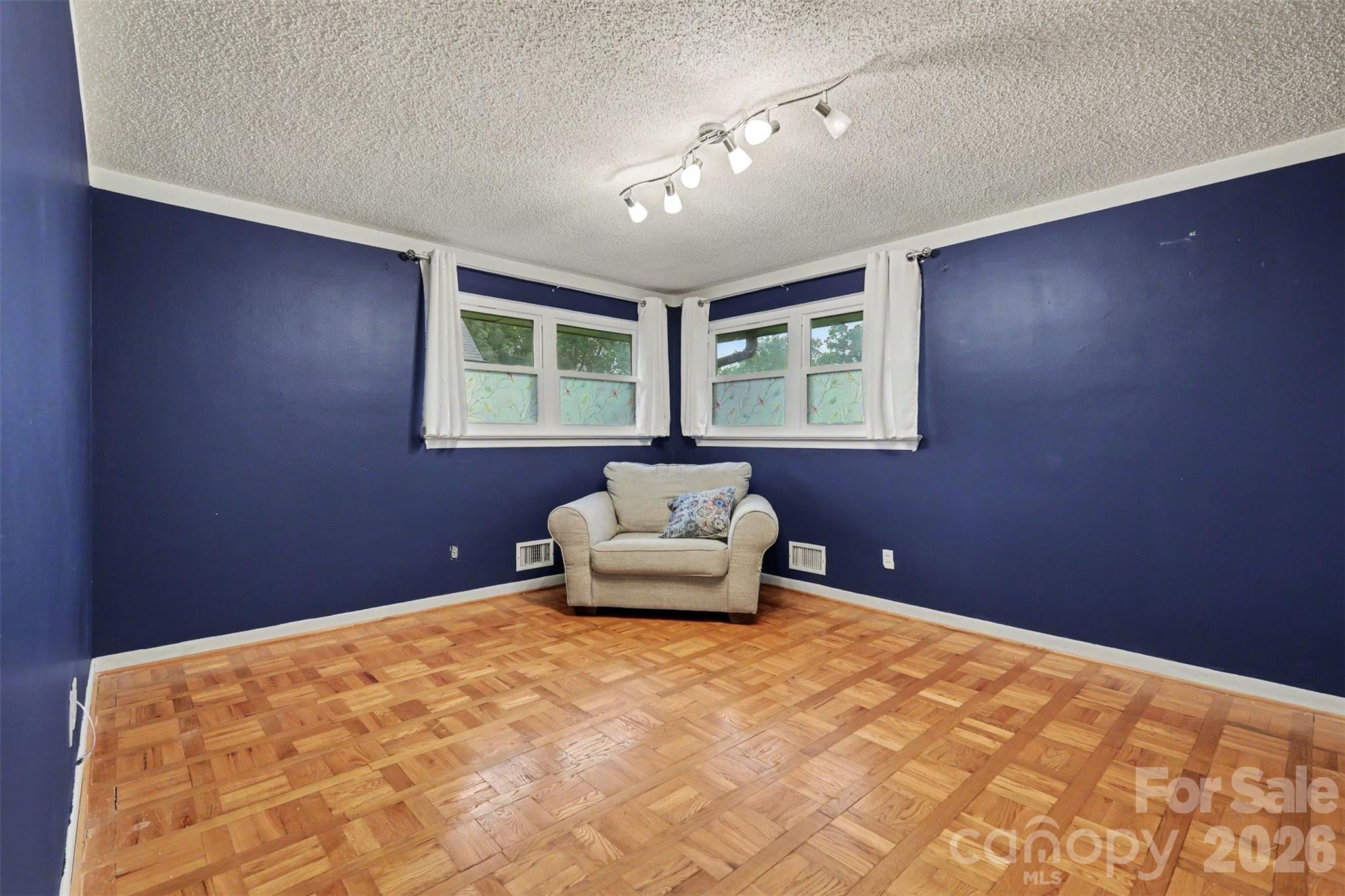 126 21st Avenue NW — Hickory