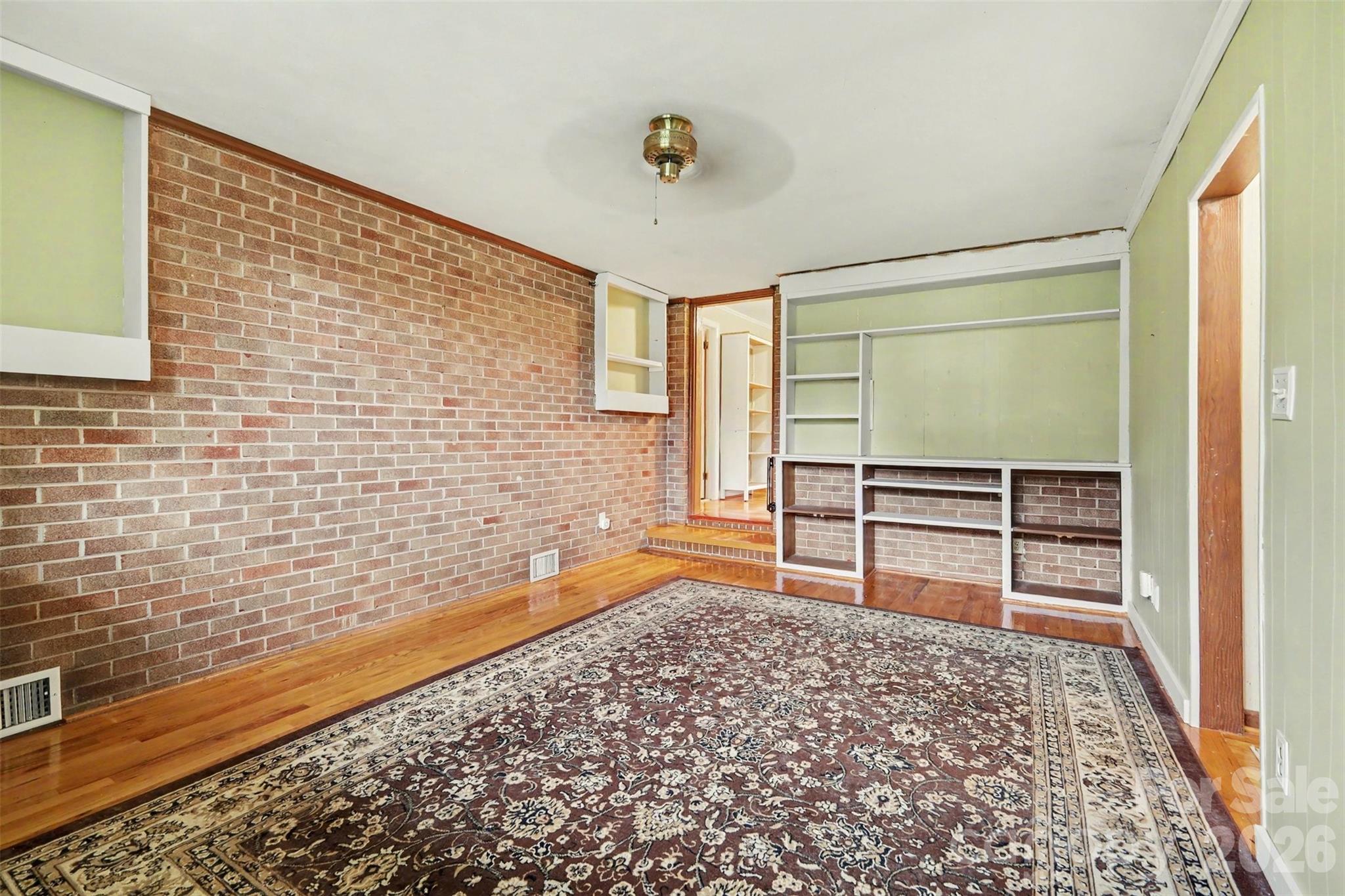126 21st Avenue NW — Hickory