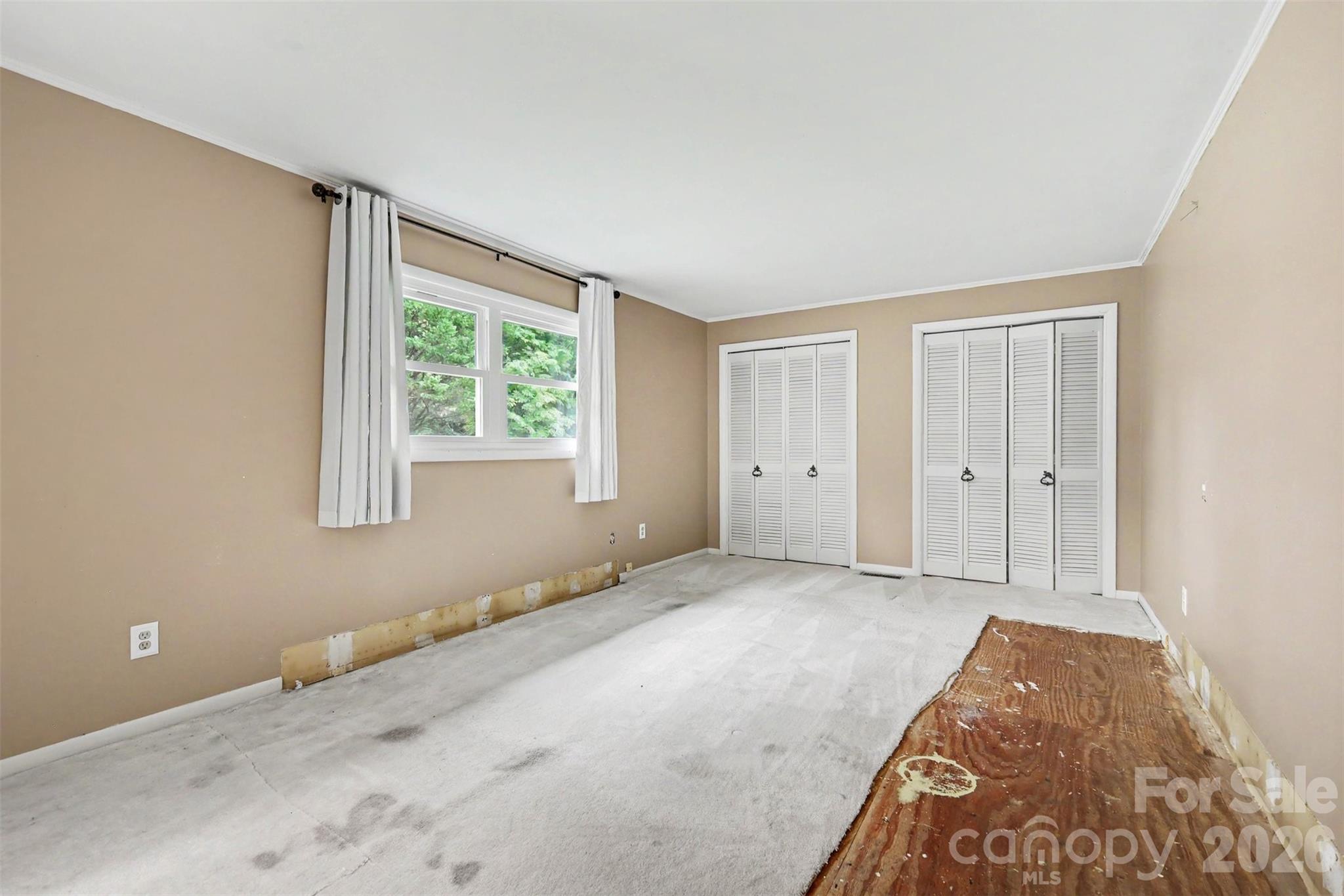 126 21st Avenue NW — Hickory