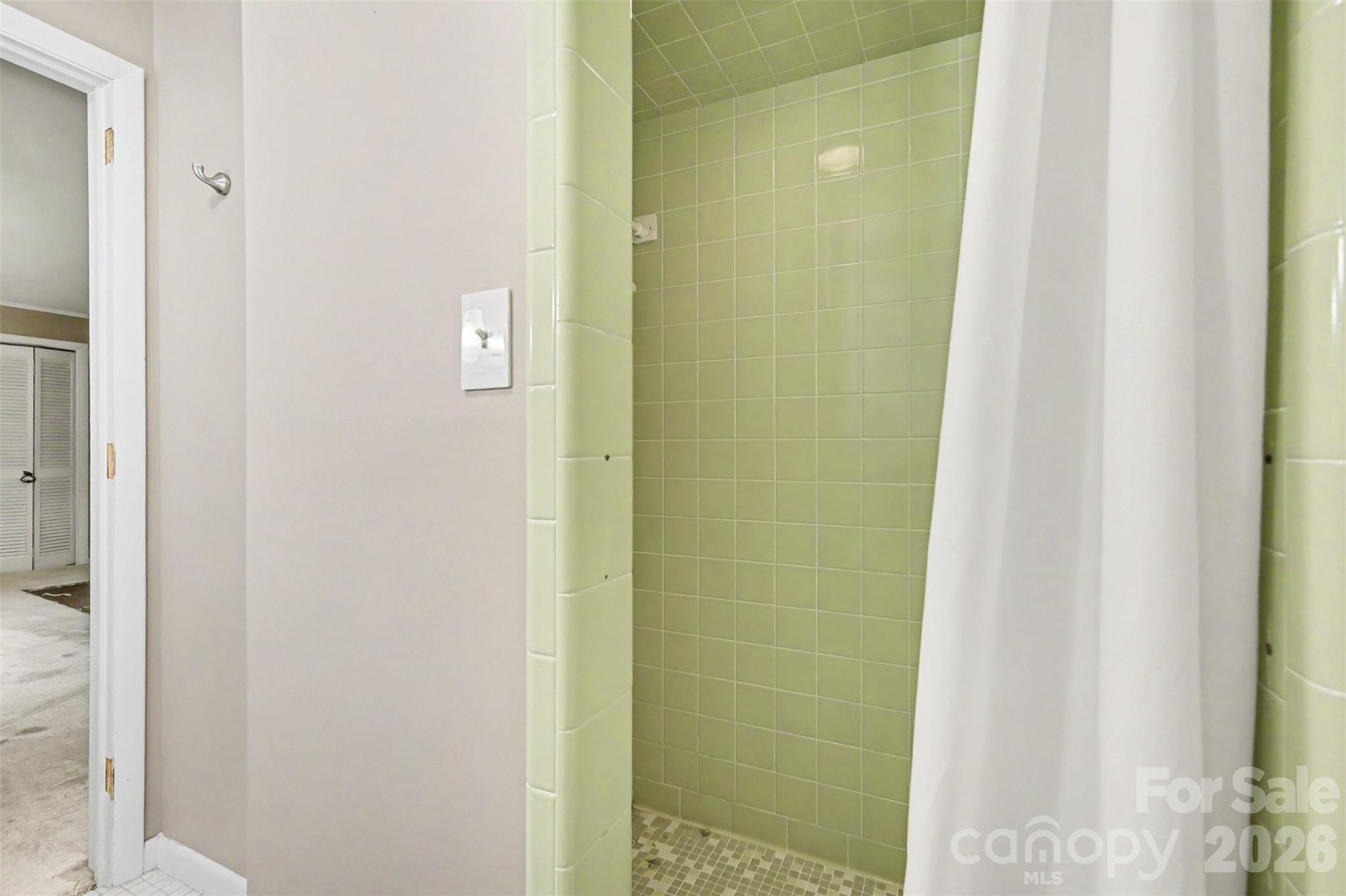 126 21st Avenue NW — Hickory
