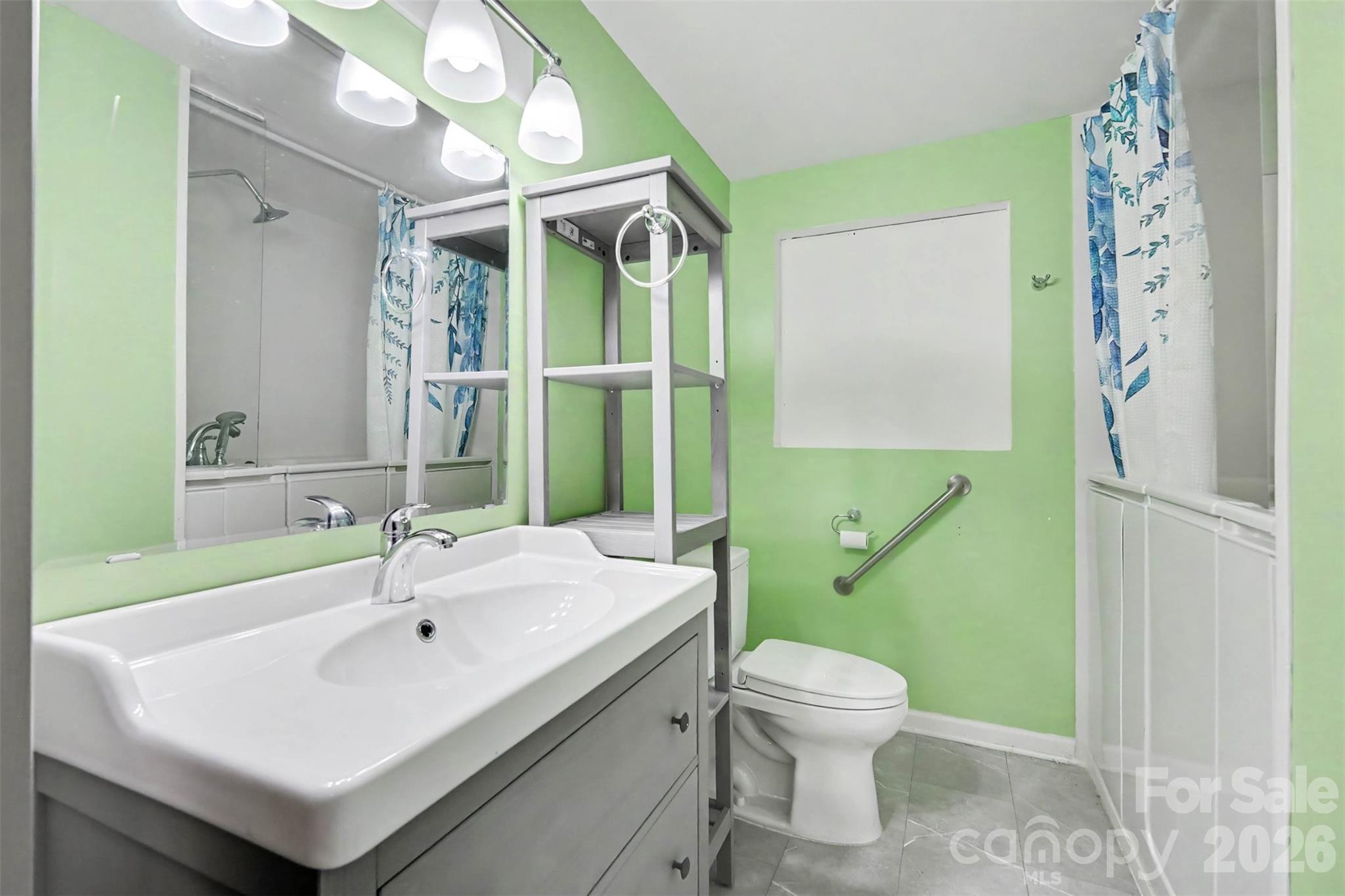 126 21st Avenue NW — Hickory
