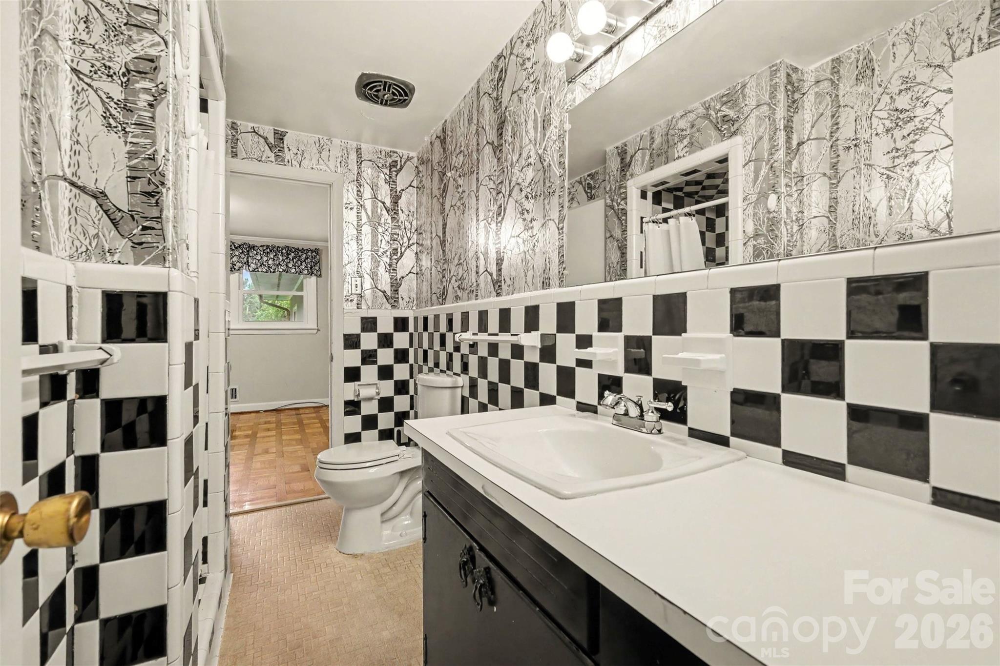 126 21st Avenue NW — Hickory
