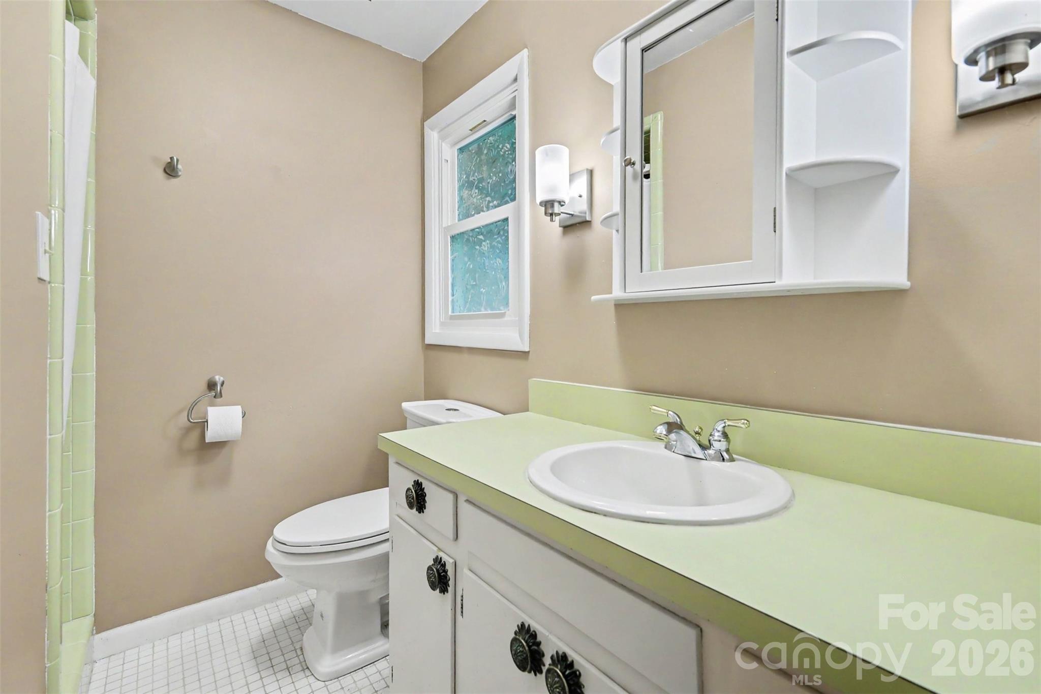 126 21st Avenue NW — Hickory
