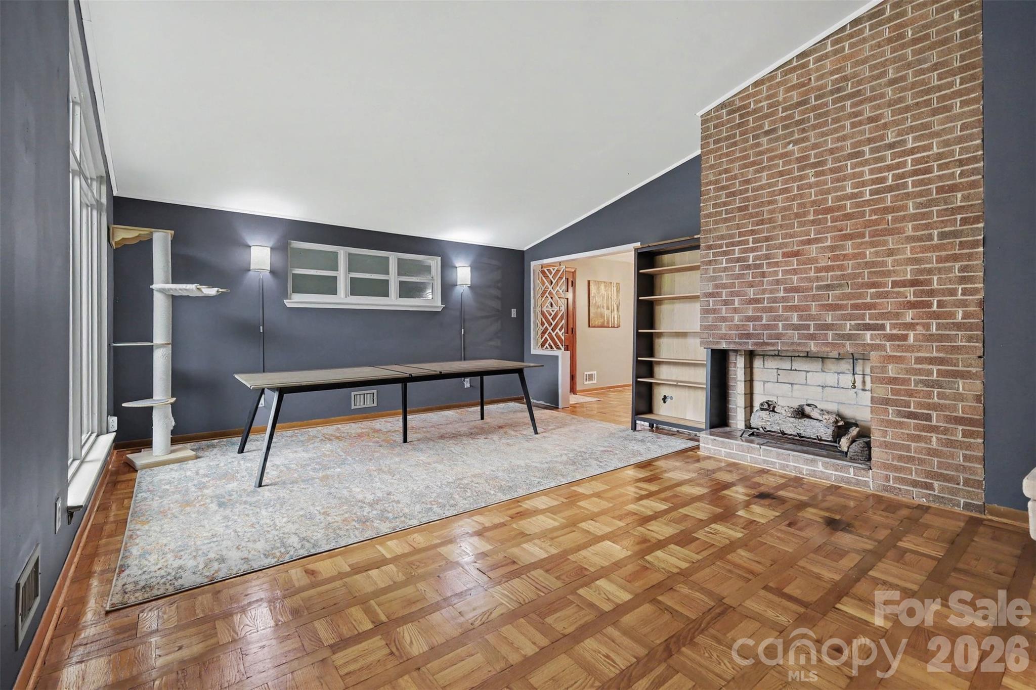 126 21st Avenue NW — Hickory
