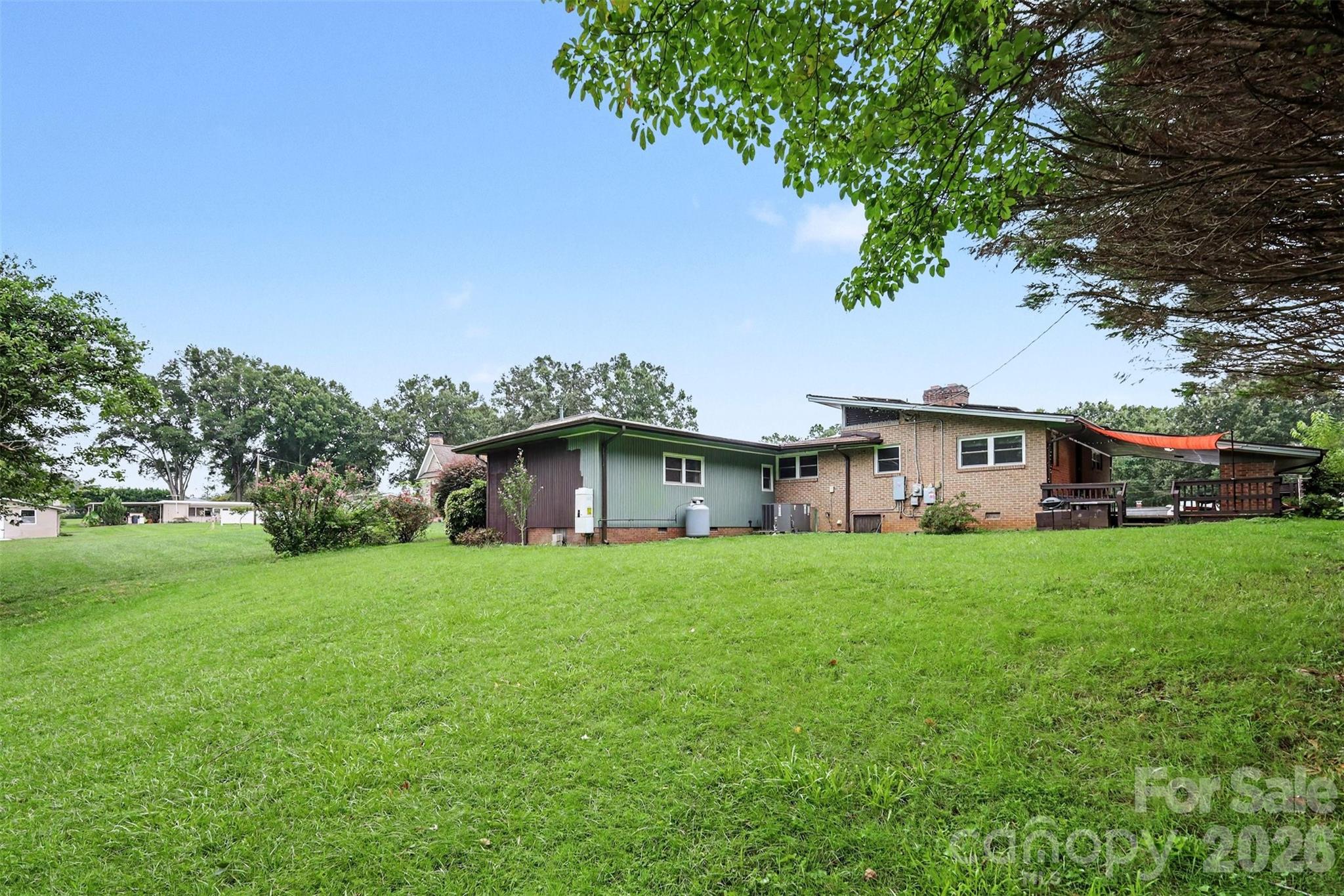 126 21st Avenue NW — Hickory