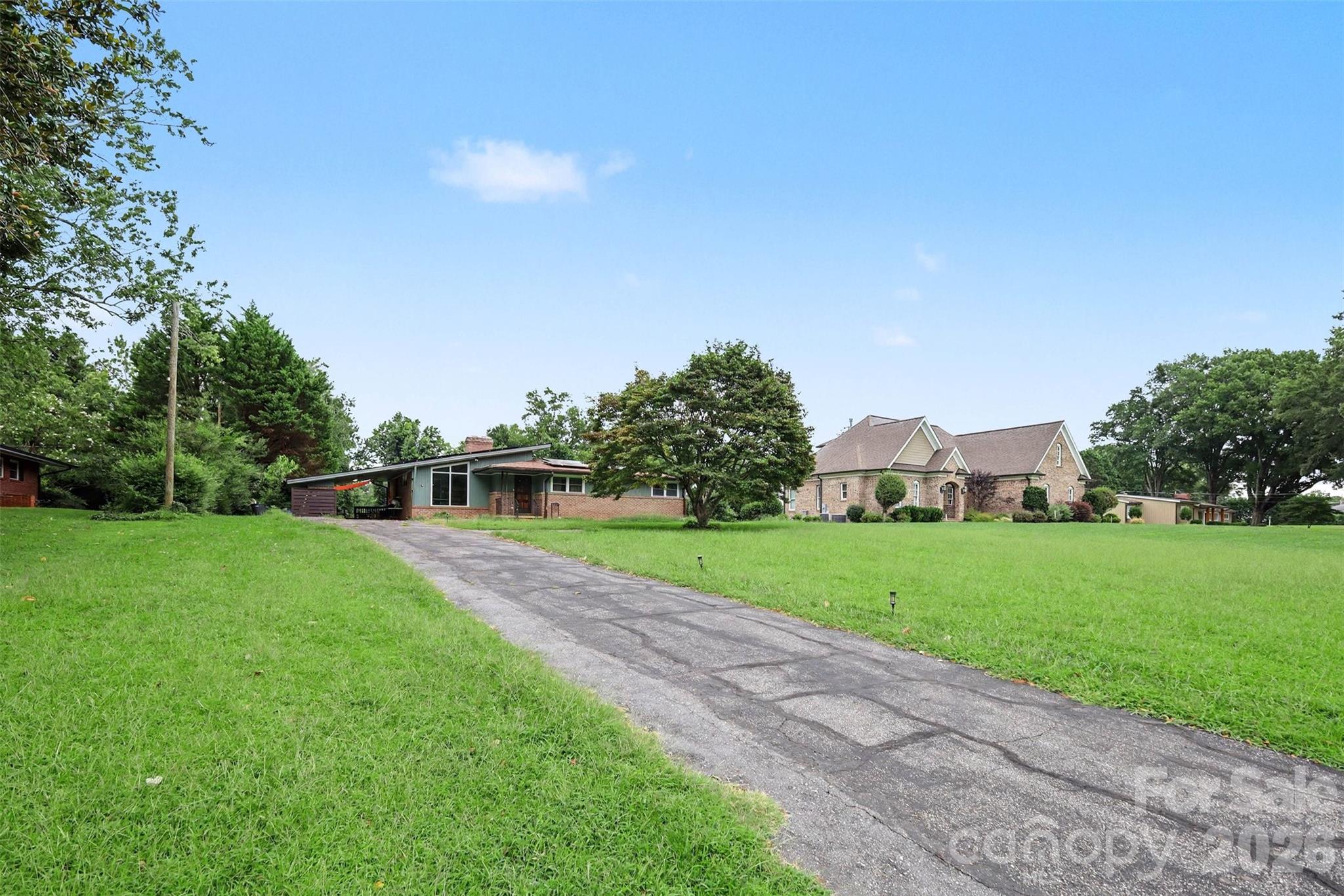 126 21st Avenue NW — Hickory