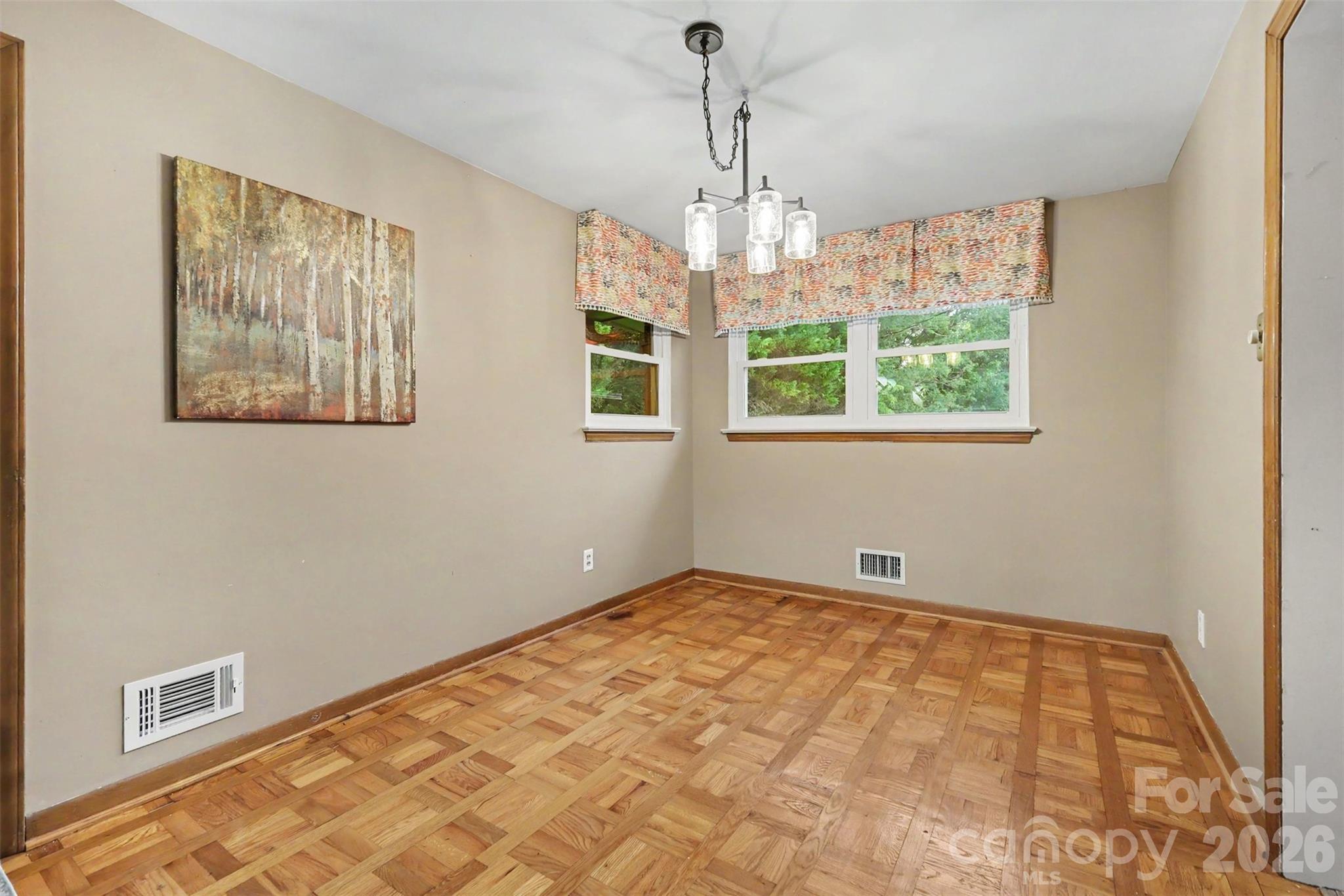 126 21st Avenue NW — Hickory