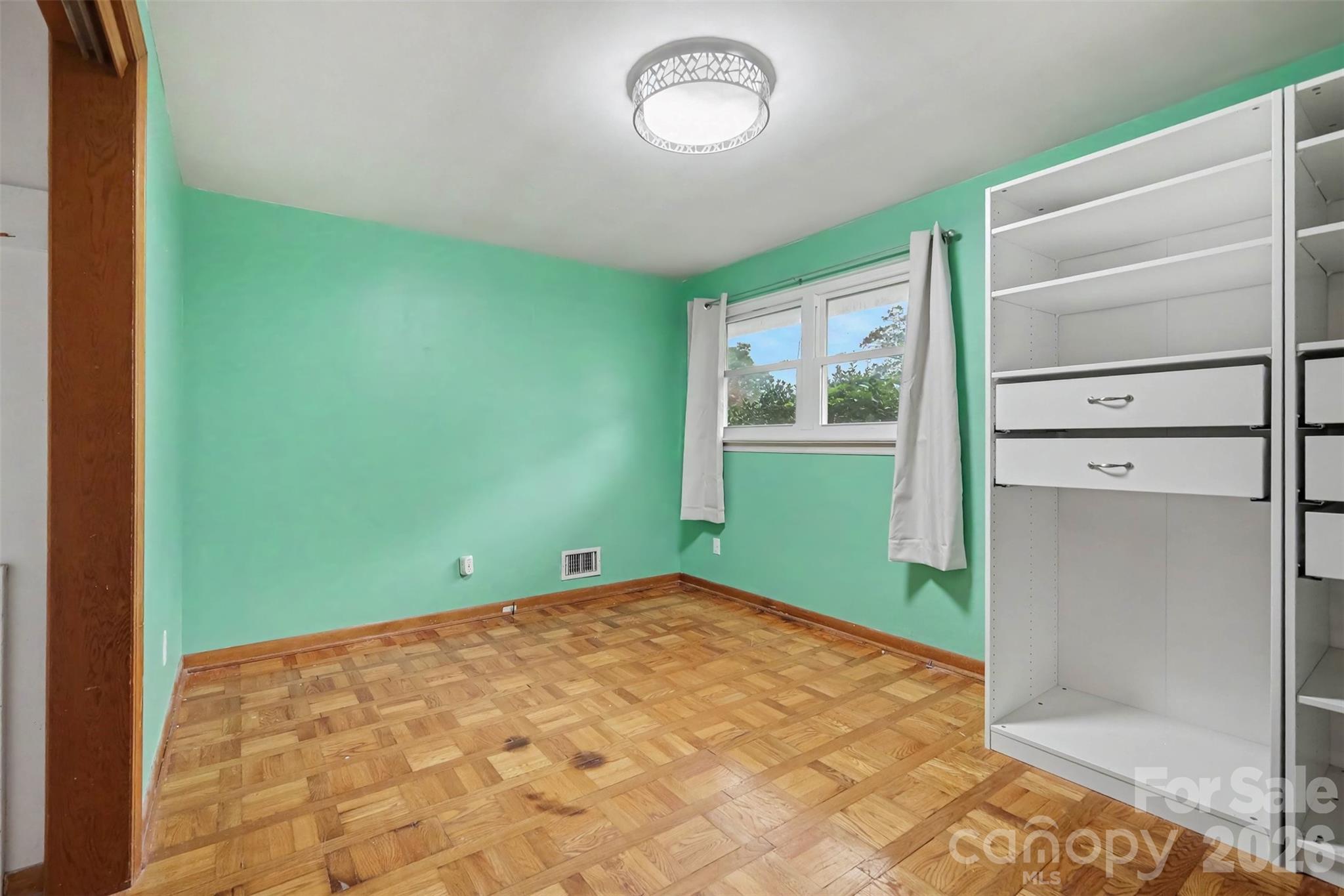 126 21st Avenue NW — Hickory