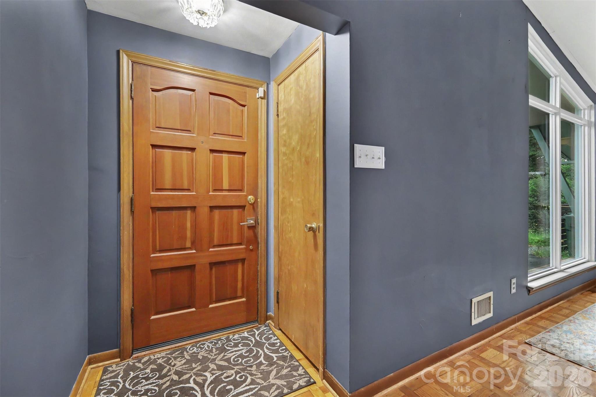 126 21st Avenue NW — Hickory