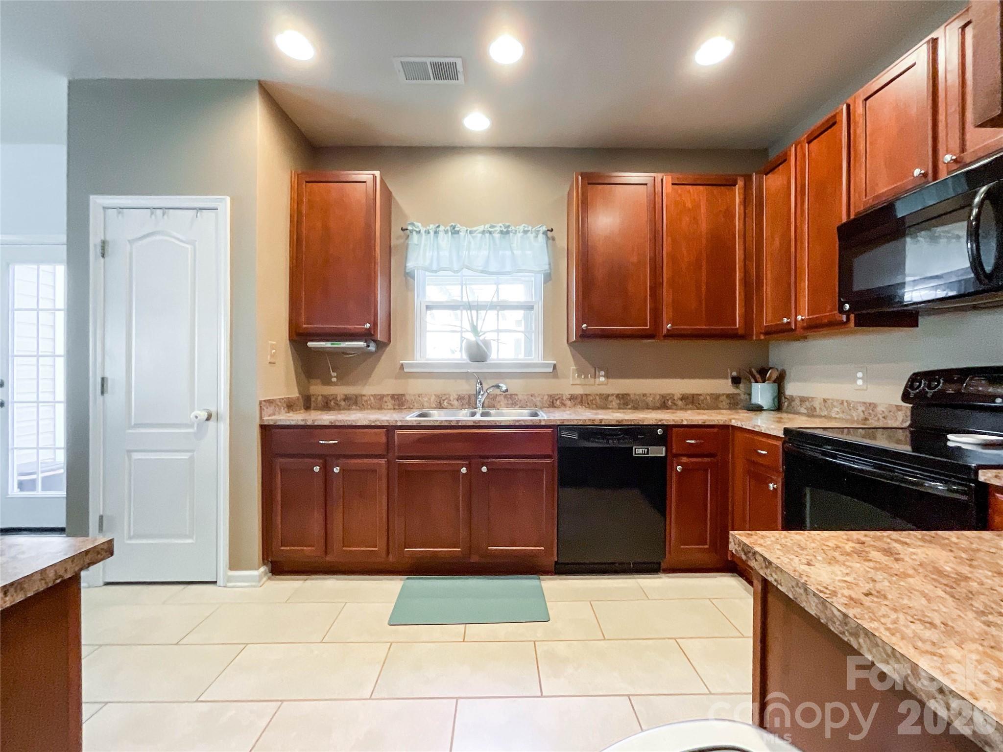 1033 Mountain Laurel Court — Matthews
