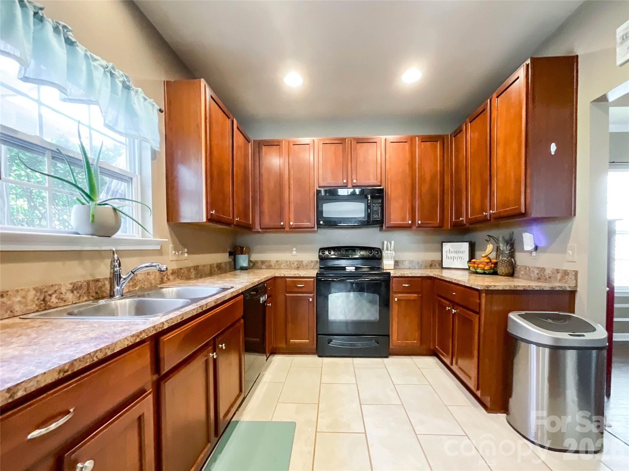 1033 Mountain Laurel Court — Matthews