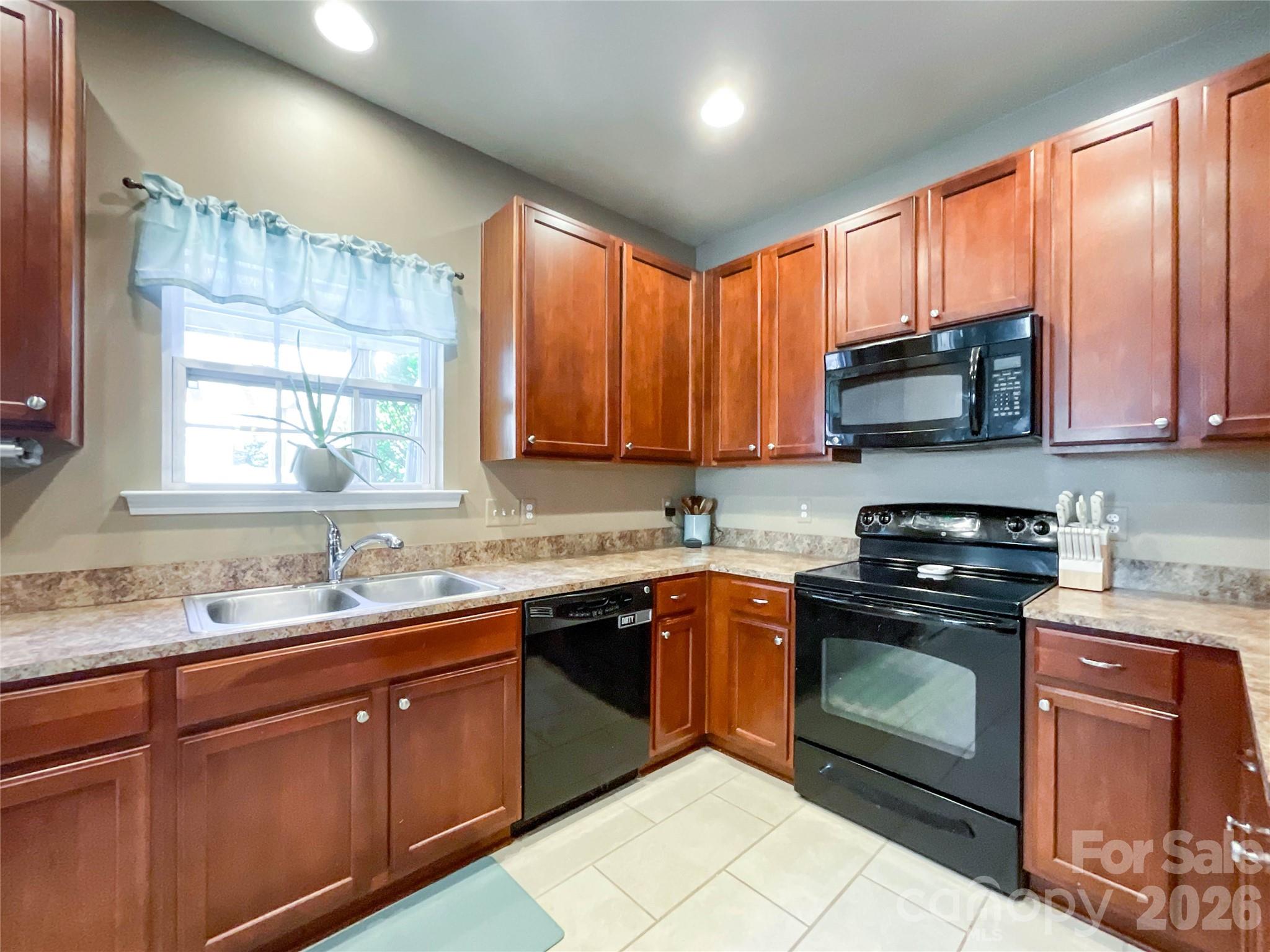1033 Mountain Laurel Court — Matthews
