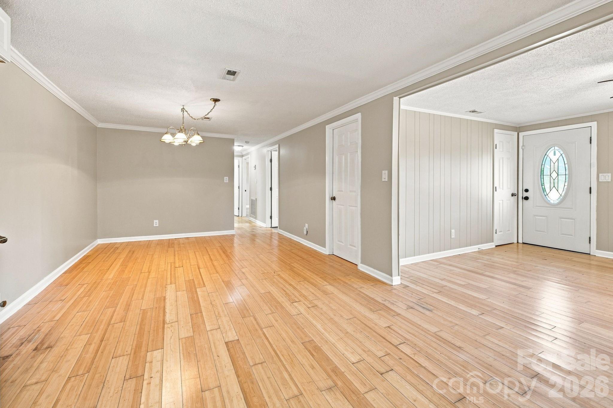 1021 S Caldwell Avenue — Newton