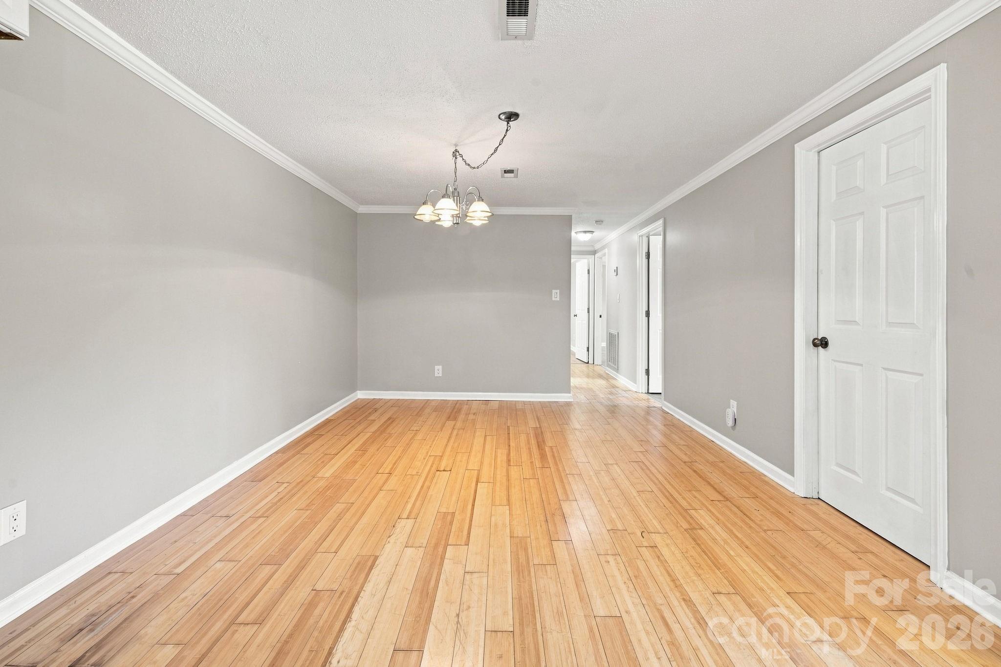 1021 S Caldwell Avenue — Newton