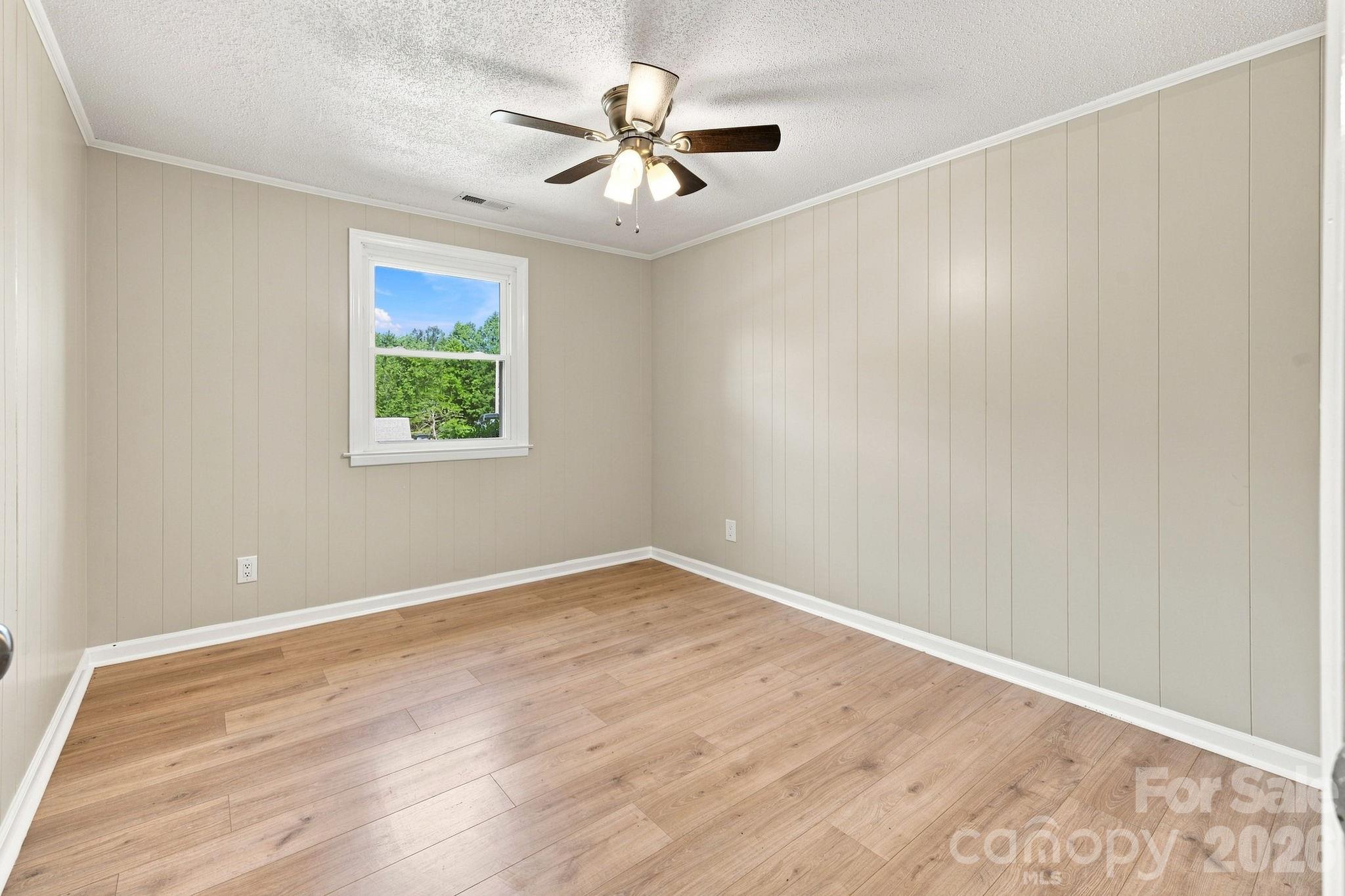 1021 S Caldwell Avenue — Newton