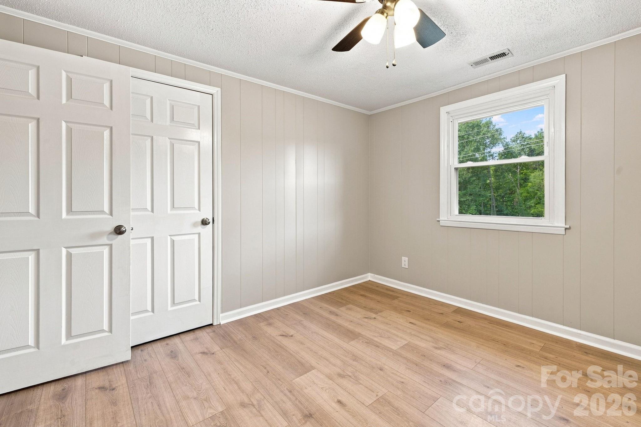 1021 S Caldwell Avenue — Newton
