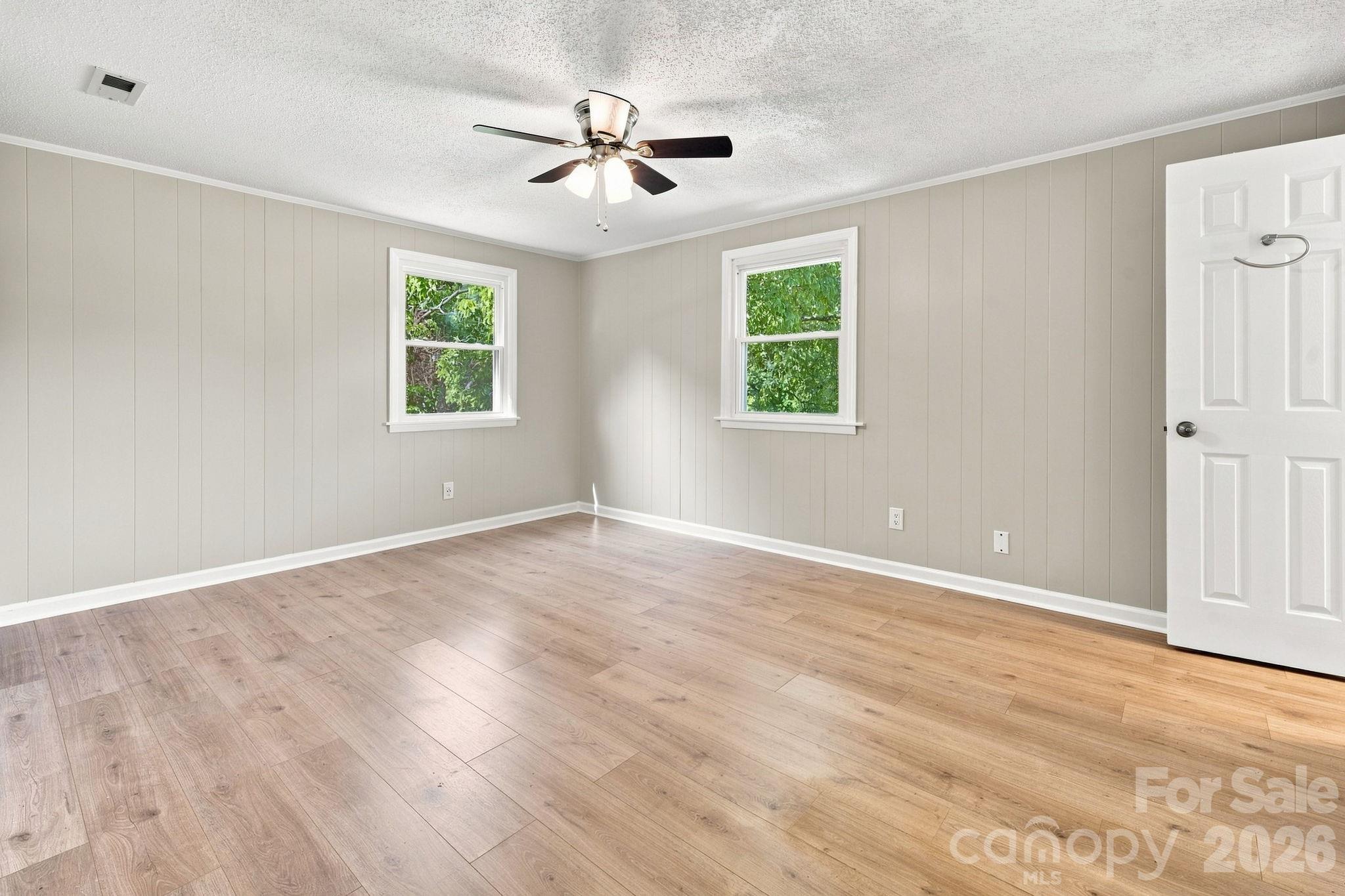 1021 S Caldwell Avenue — Newton
