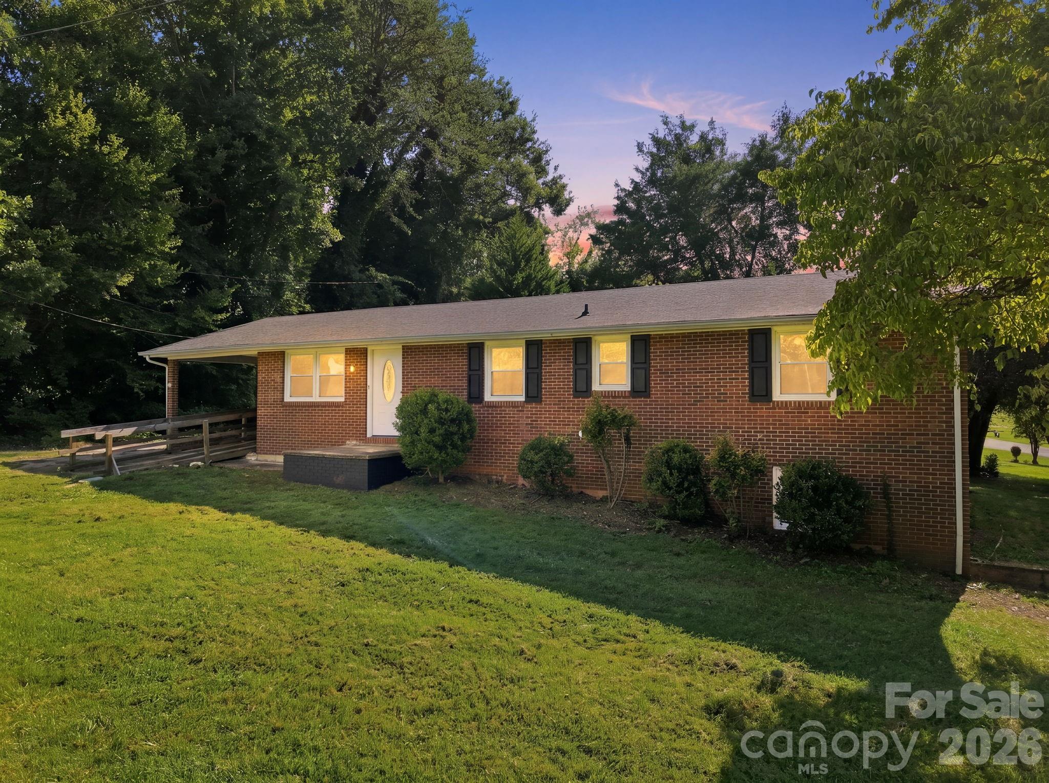 1021 S Caldwell Avenue — Newton
