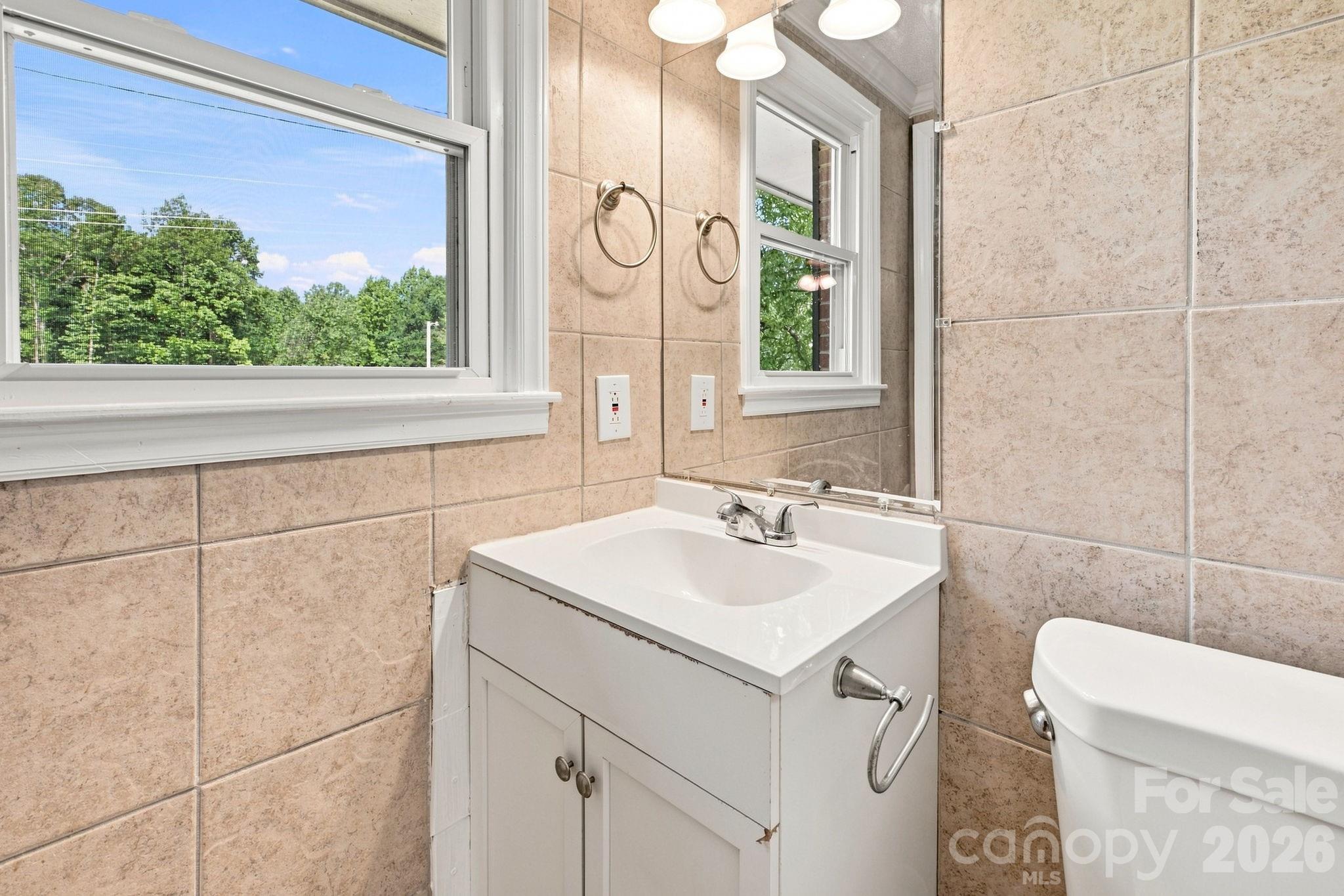 1021 S Caldwell Avenue — Newton