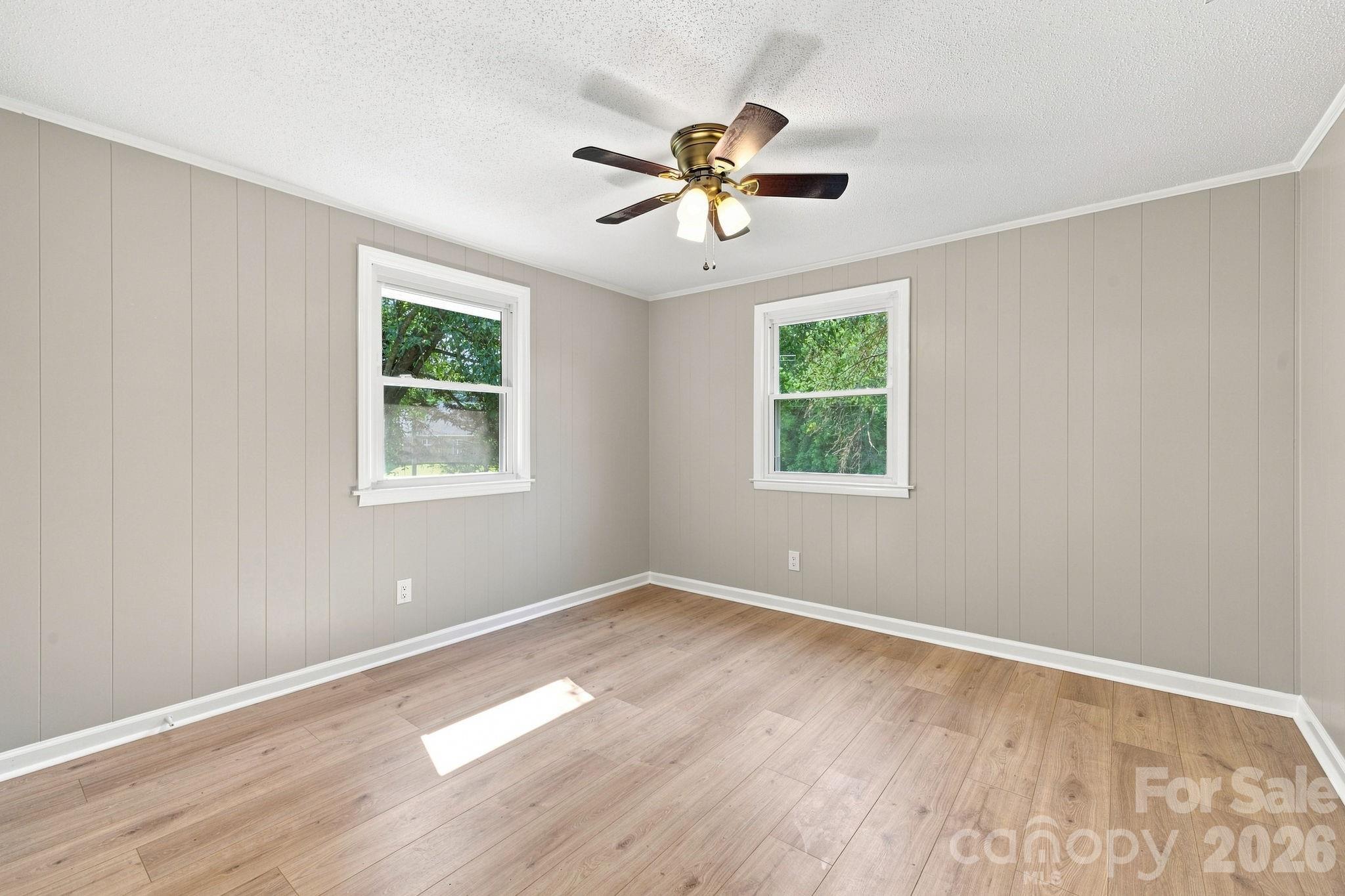 1021 S Caldwell Avenue — Newton